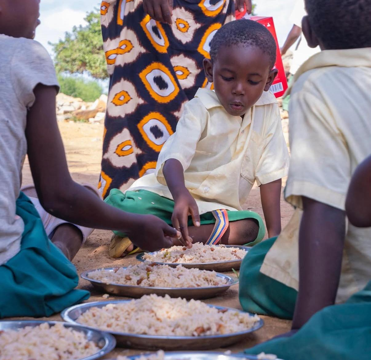 children eating.png