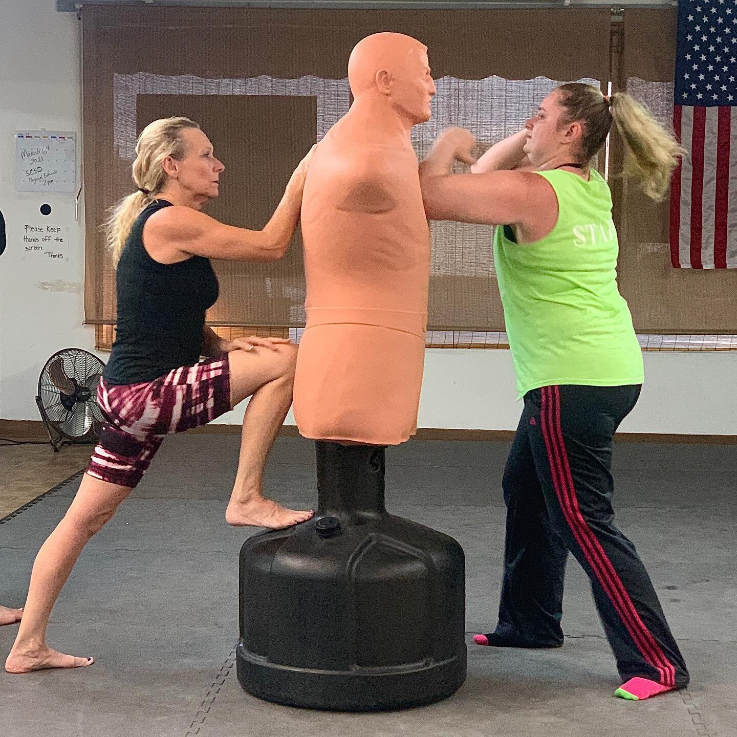 Elbow strikes for our Tuesday night 🥊 

Interested in our classes? Send us a DM or contact us at steelcityselfdefense@gmail.com! 🥊 

#steelcityselfdefense #pueblo #pueblocolorado #puebloshares #selfdefense #selfdefensepueblo #selfdefenseclass