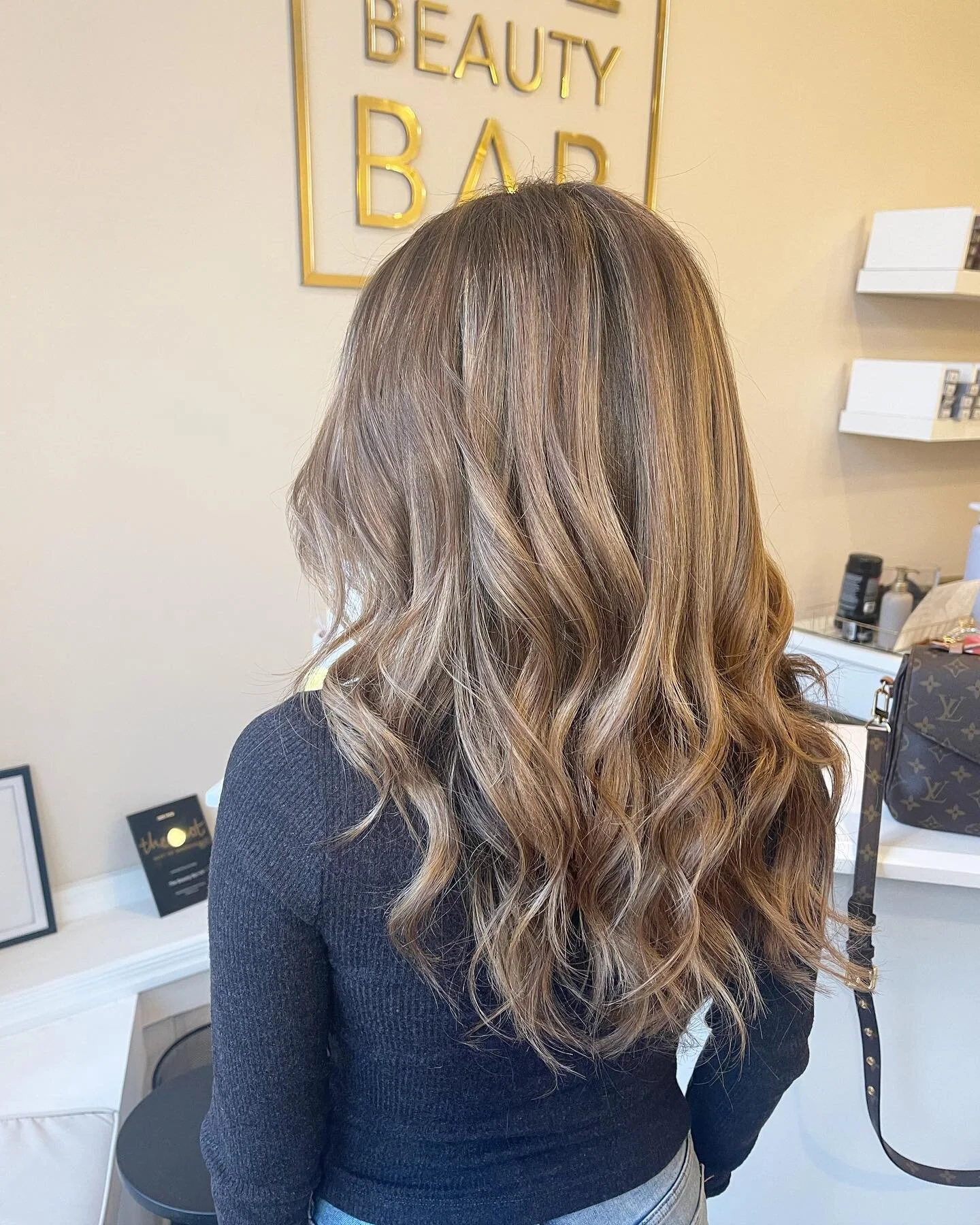 Before and after by Grace✨
@the.beauty.bar.ny 

#beforeandafterhair #hairtransformation #longislandhairsalon #longislandhairstylist #babylonvillage #suffolkcountyhaircolorist #babylonhairsalon #dimensionalglaze #hairgoals #dimensionalbalayage