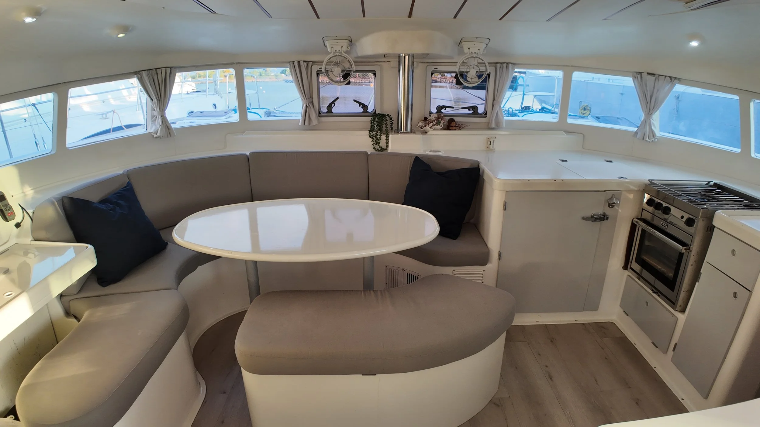 Saloon with upholstery replaced in 2024.