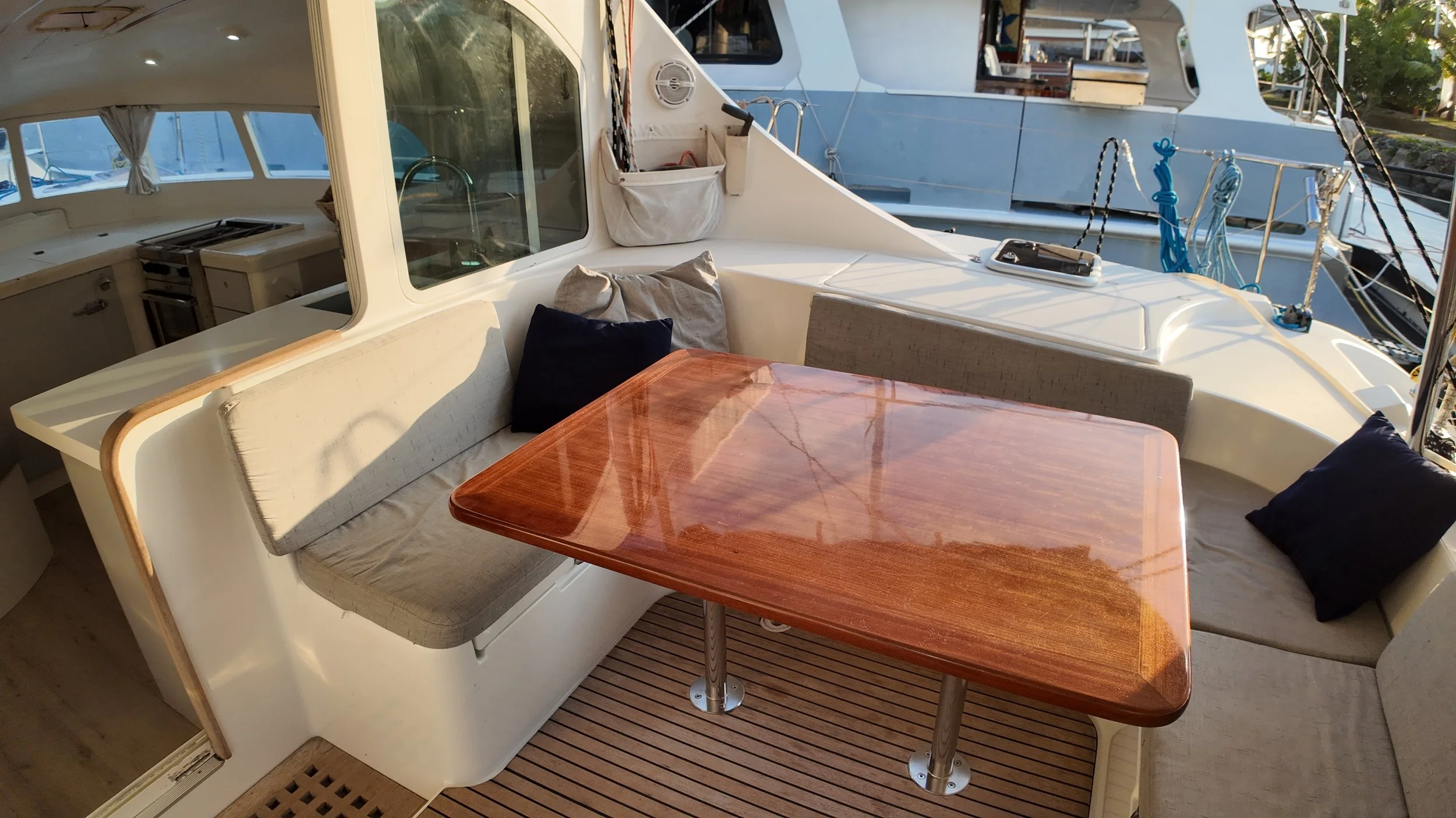 Sheltered aft cockpit with dining table and upholstery replaced in 2021.