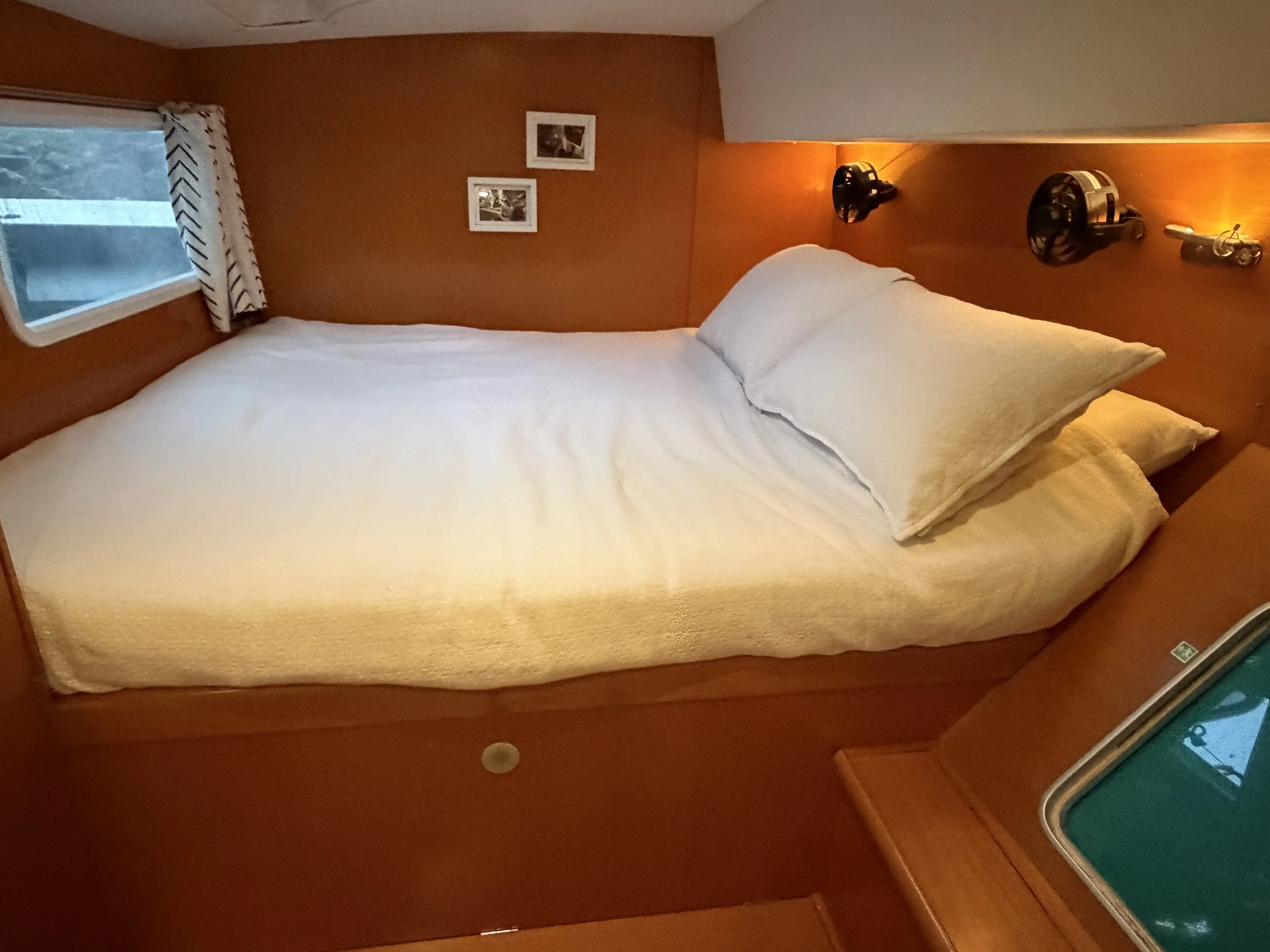 Starboard owner’s cabin.