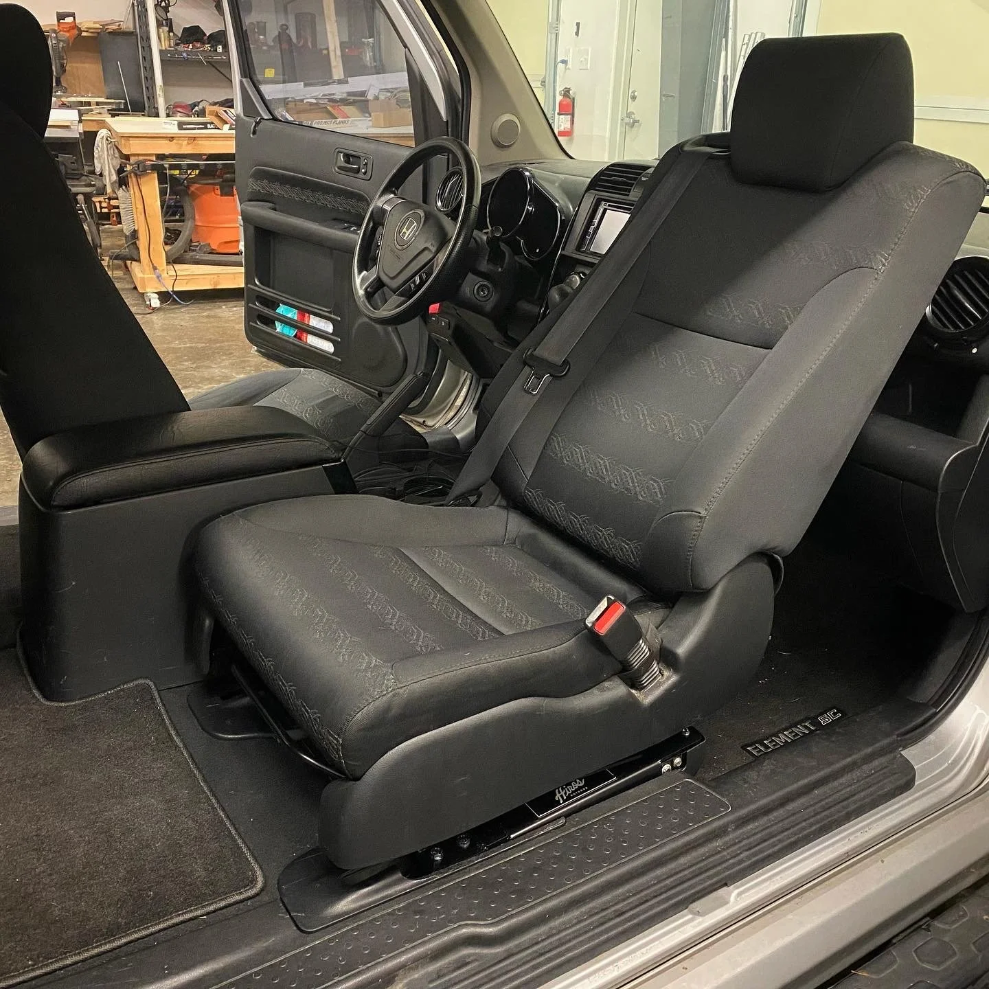 Hiros Hotrods Swivel Seatnull