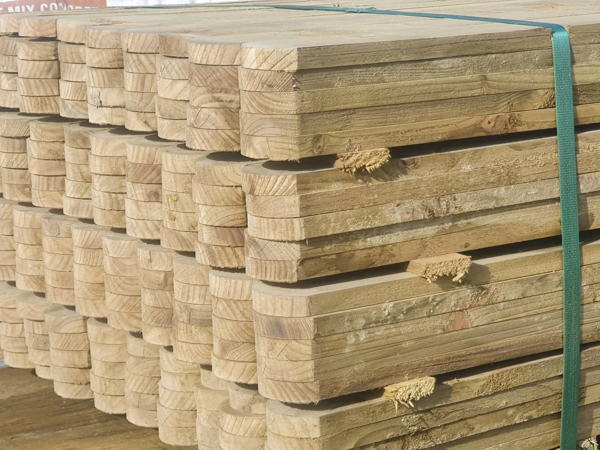 Planed round top timber picket pale