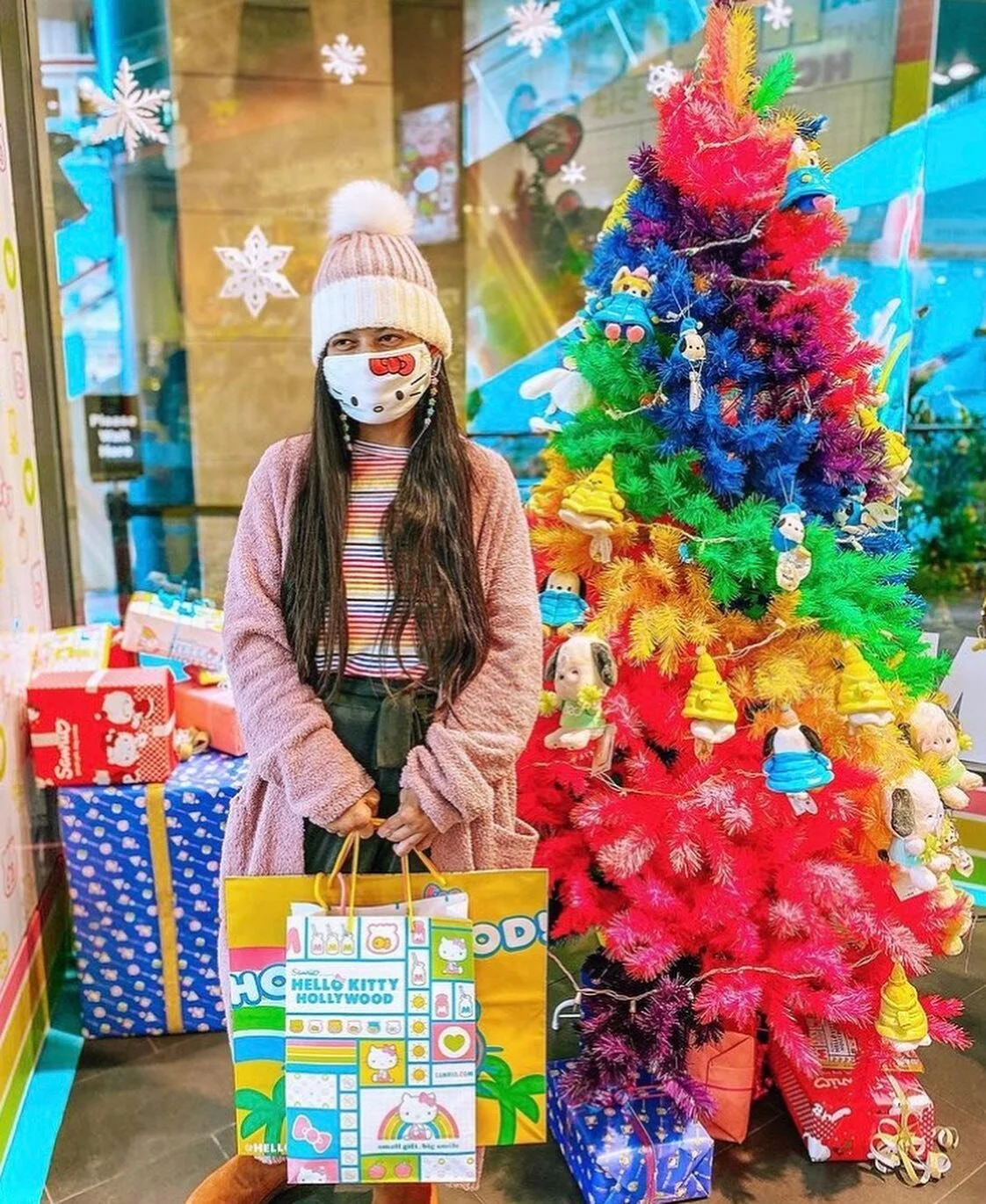 @petrelligurl in our Hello Kitty mask🎄🎁stay safe🎁Happy Holidays✨