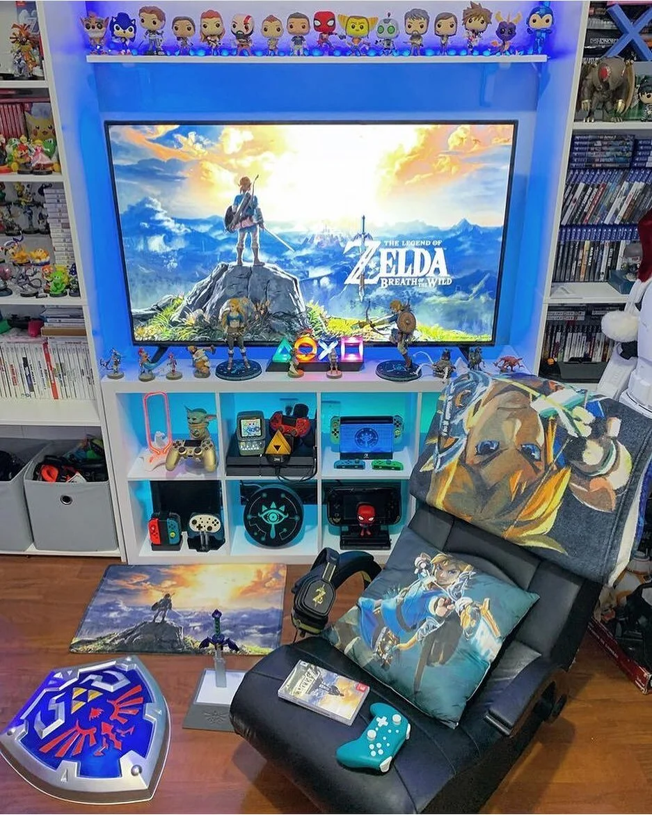 It&rsquo;s scientifically proven that our Zelda throw and pillow will dramatically raise your vibes. Exhibit A: @herooftime88 We&rsquo;re obsessed🤩👏🏻

#bioworld #zelda #breathofthewild #gaming #nintendo #homedecor #instagood #instadaily