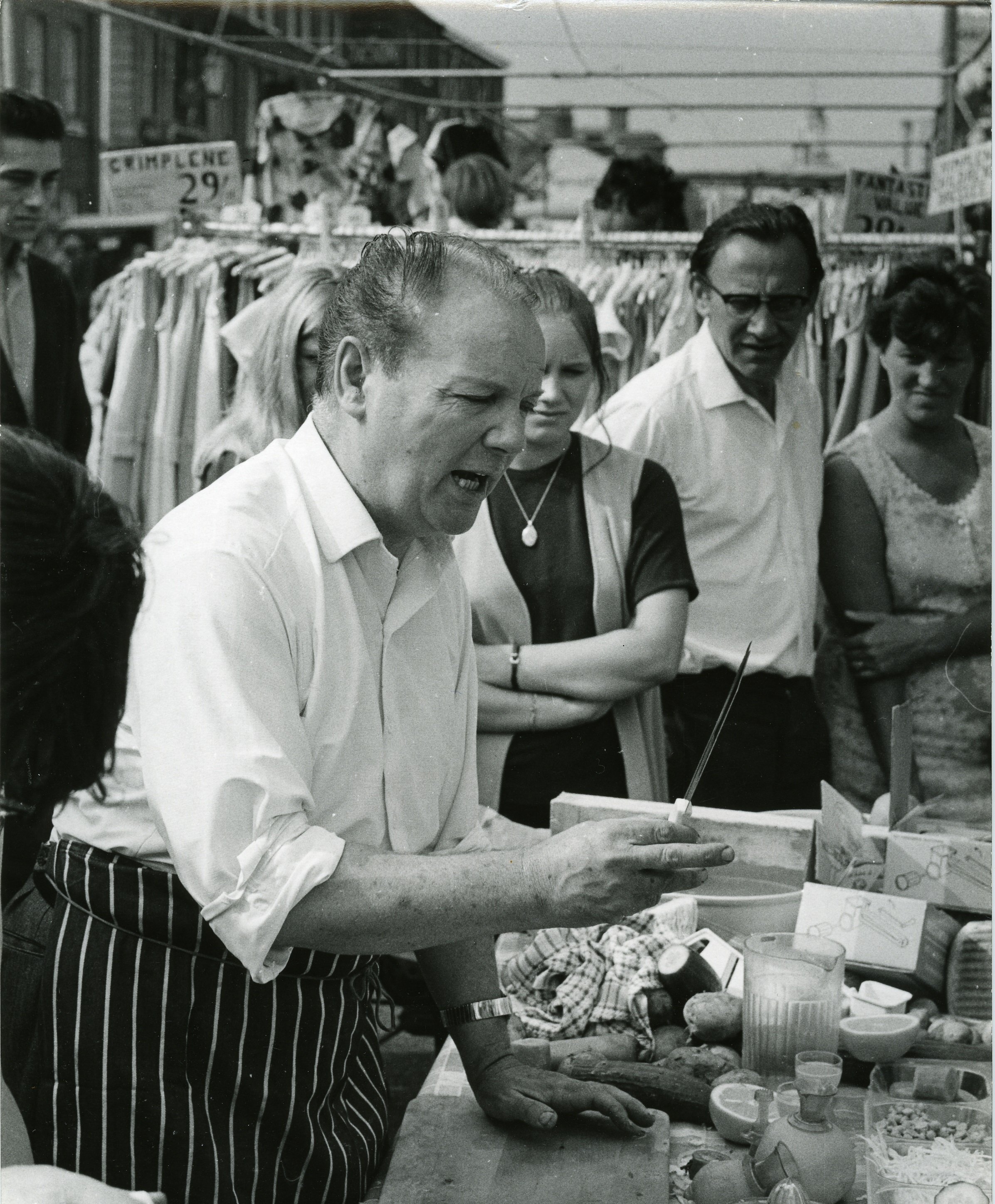 1996.93.31 Lymington market.jpg