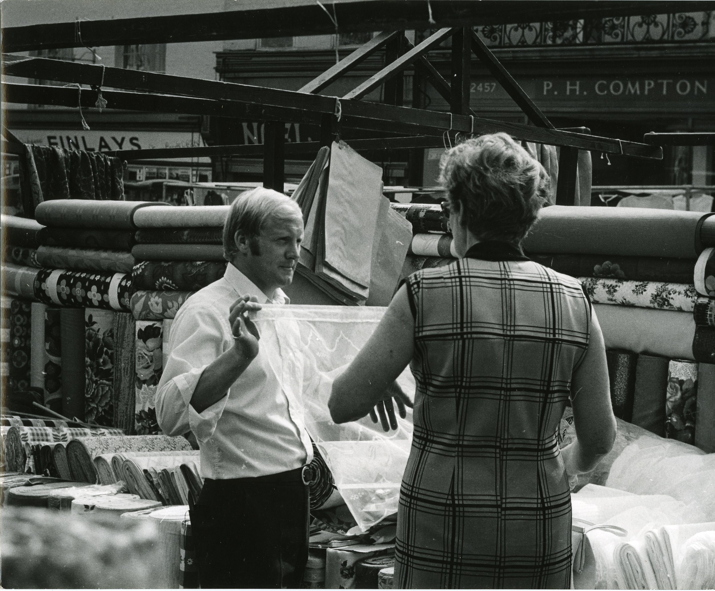 1996.93.32 Lymington market.jpg