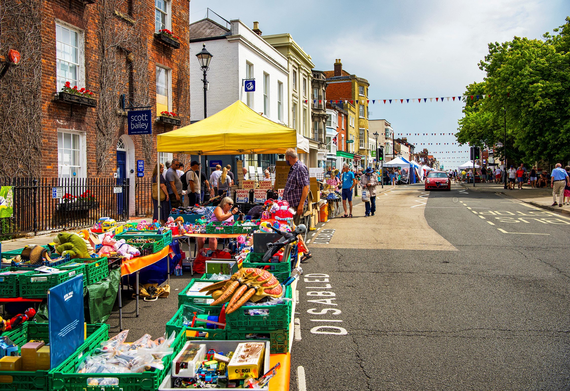 High Street - CREDIT WILLIAM BONETT.jpg