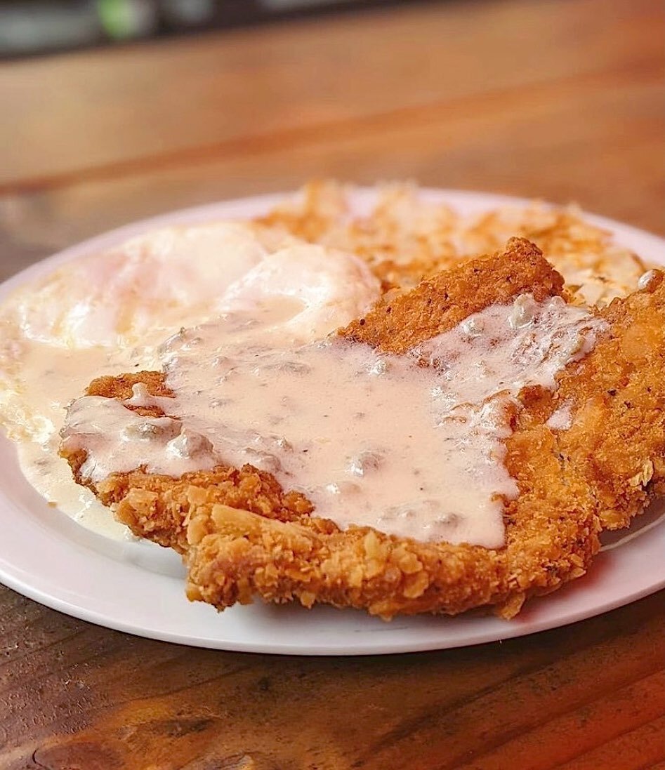 Chicken Fried Chicken! 🐔 Hand-breaded chicken, sausage gravy, two eggs any style, hash browns and toast&mdash;perfect for breakfast or lunch. 👌🏼 📷: @jer619