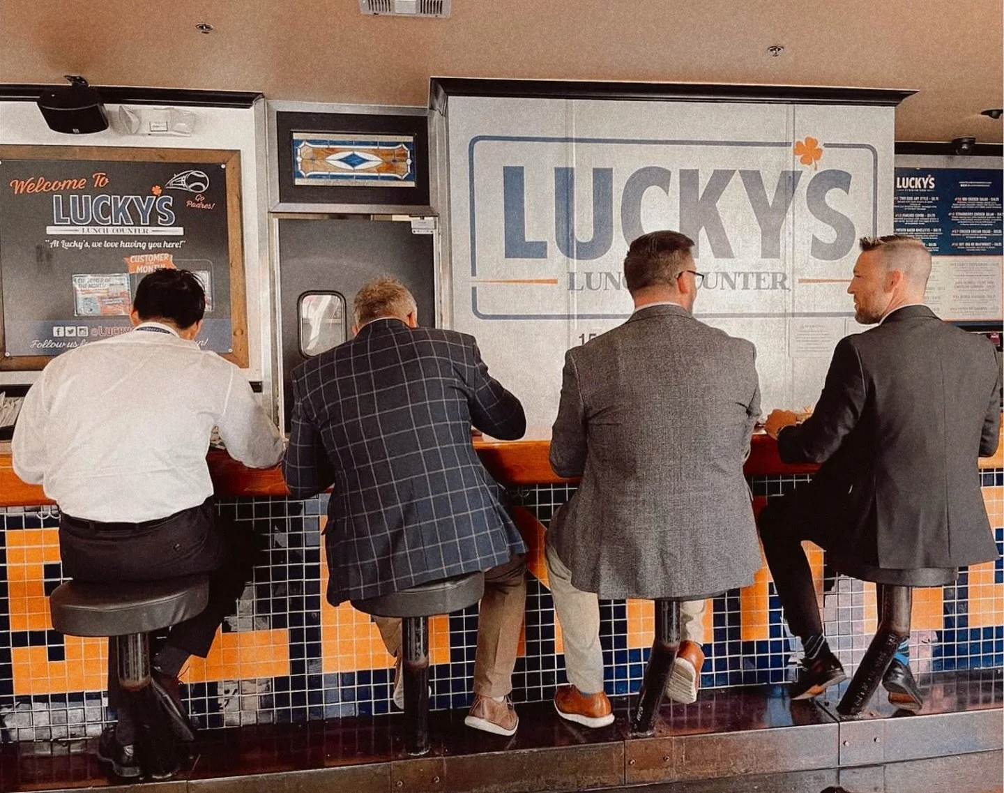 Fuel your 9-to-5 with great food, fresh coffee, and friendly faces at Lucky&rsquo;s Lunch Counter. ☕🍳