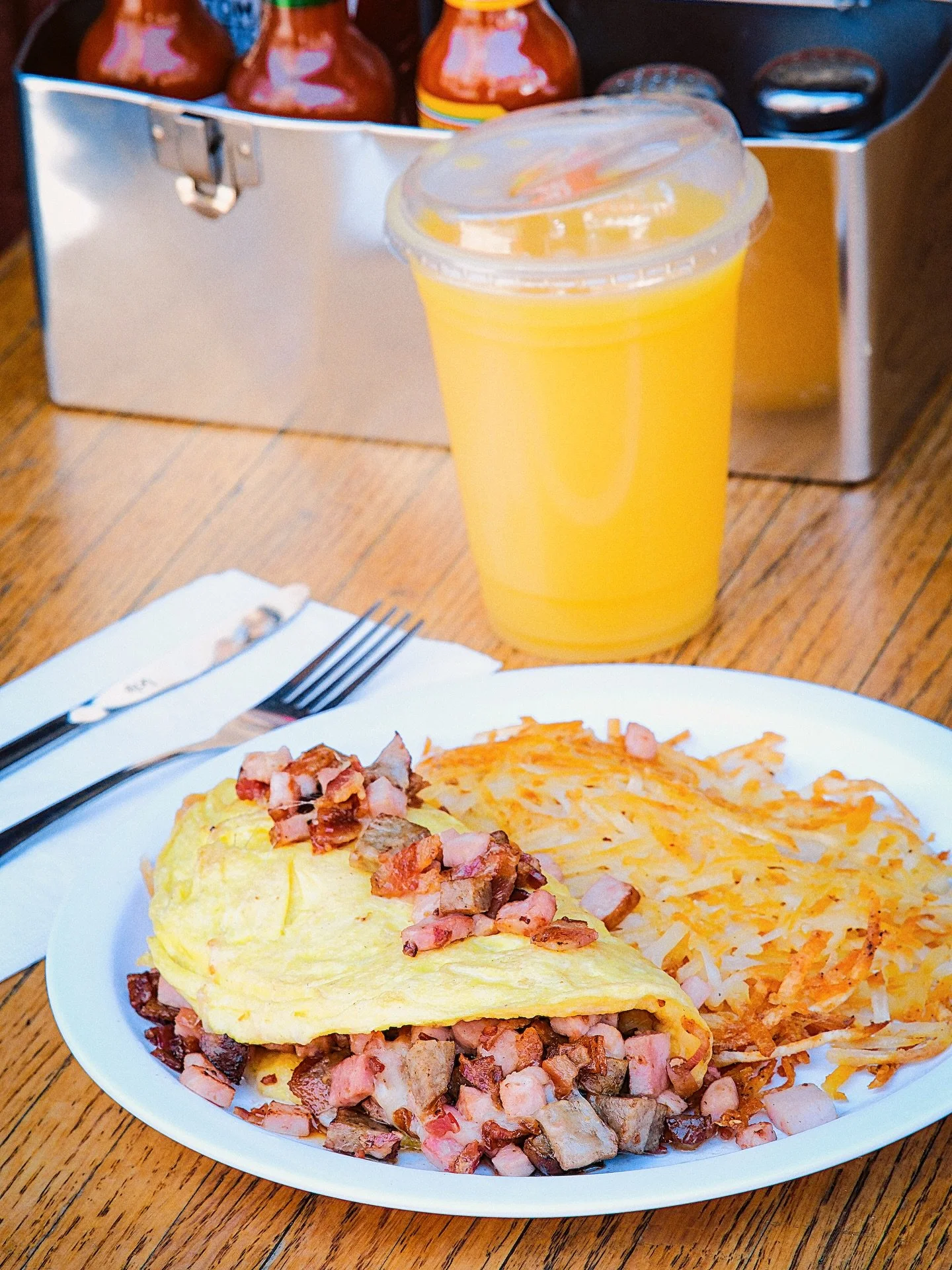 We&rsquo;re spreading the love all month long with these February specials! ❤️
🍳: Meat Lover&rsquo;s Omelette: scrambled eggs loaded with bacon, sausage, ham &amp; cheddar, served with hash browns.
🥪: Blackened Chicken Club: blackened chicken, baco