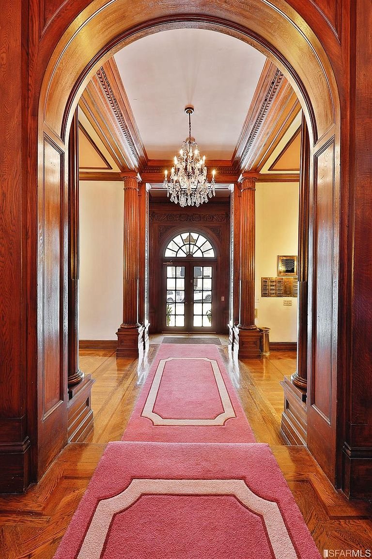 Lobby 3.jpg