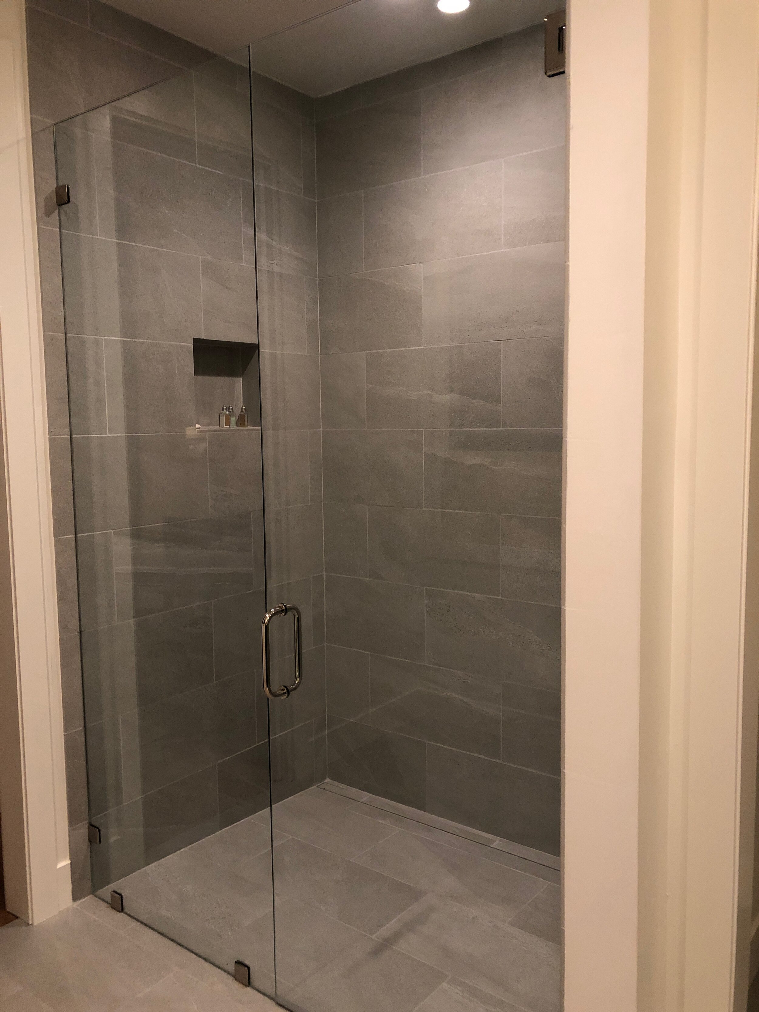 Southeast Bathroom (1).jpg
