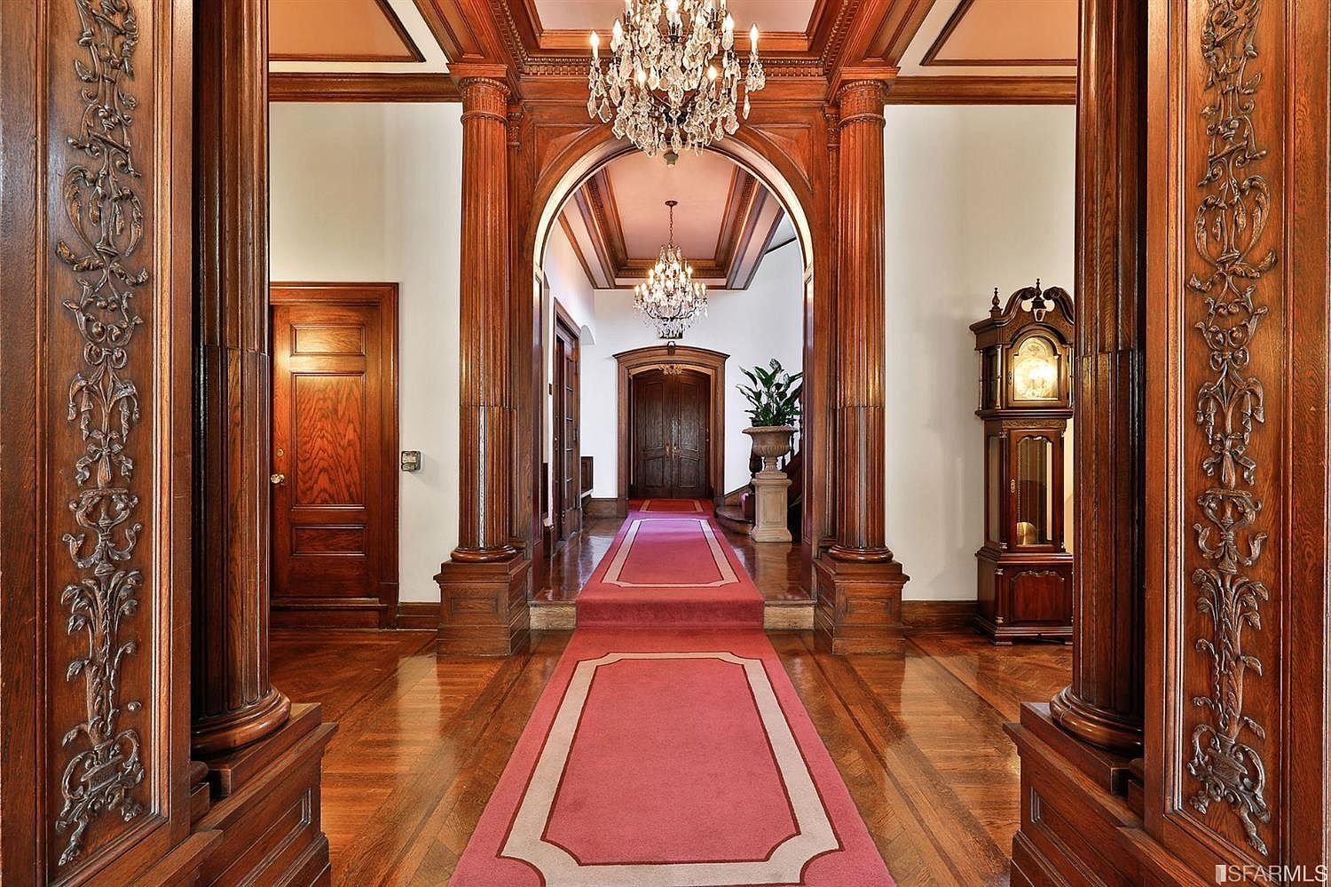 Lobby 1.jpg