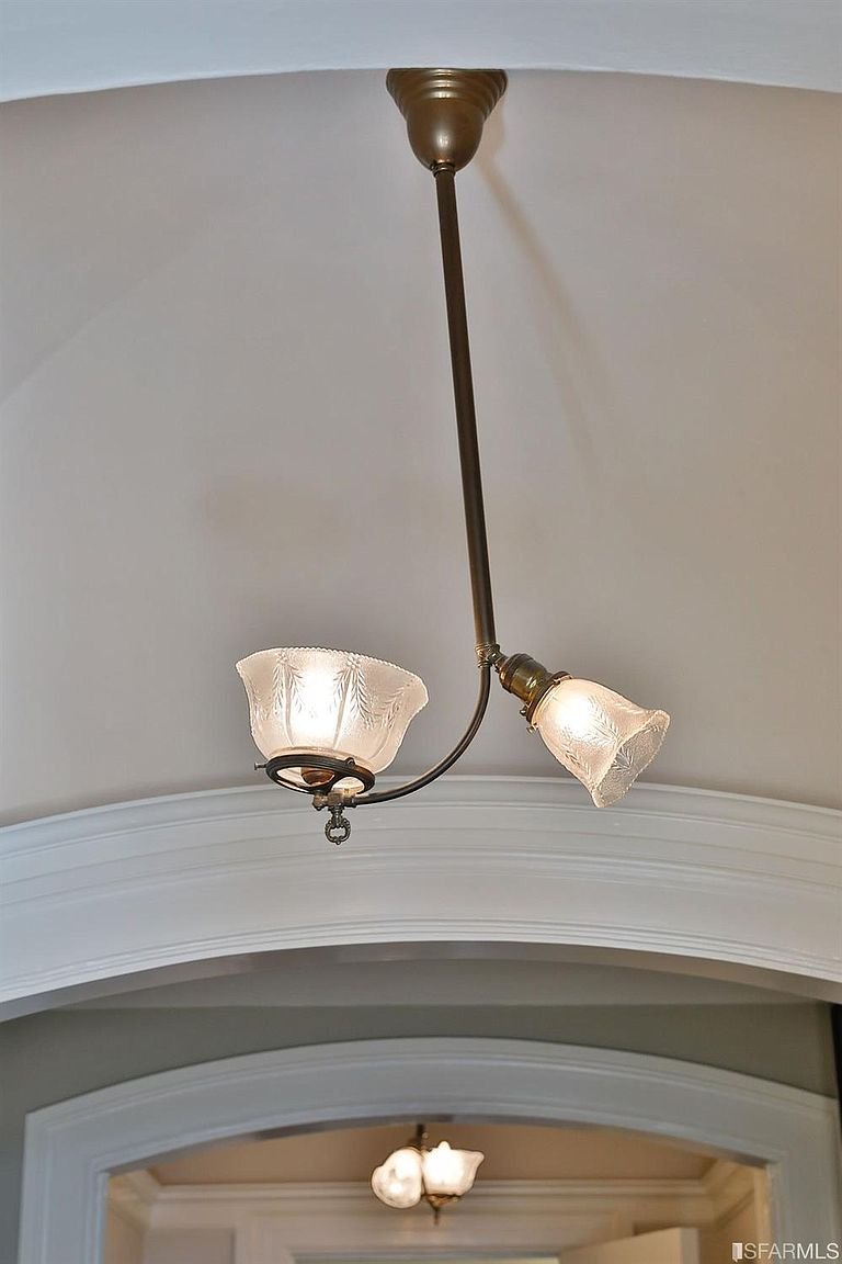 Gas lights.jpg