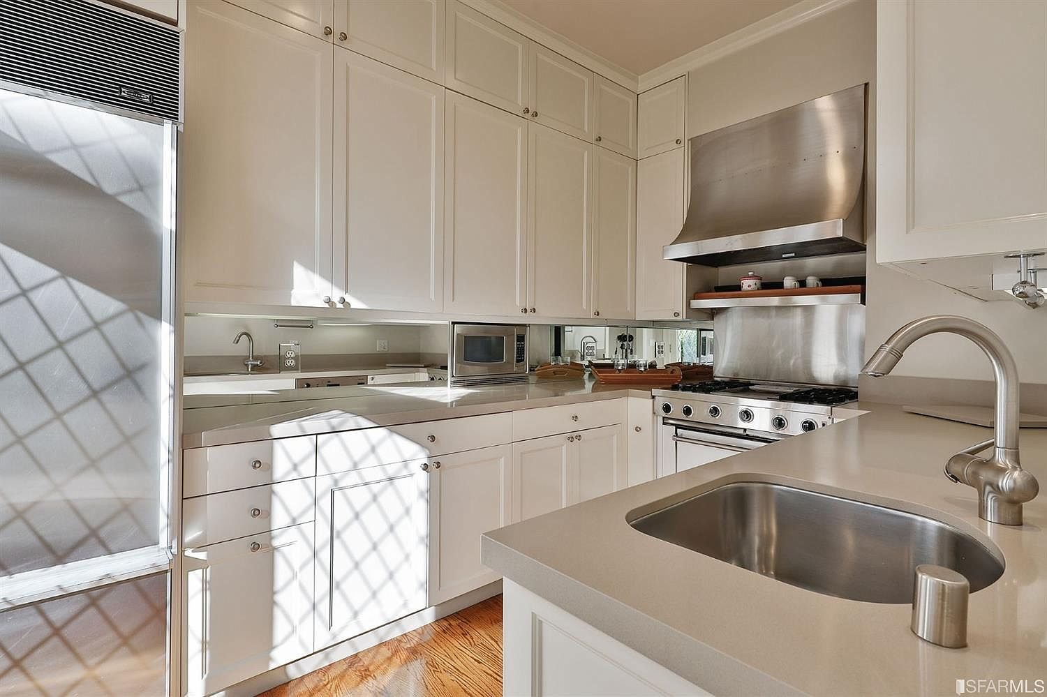 Kitchen 2.jpg