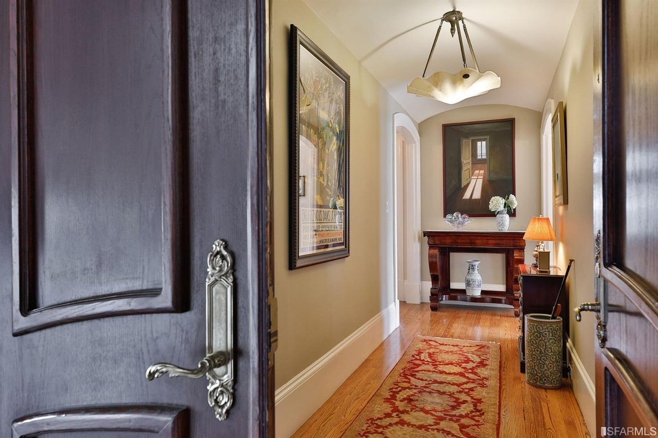 Entry hall.jpg