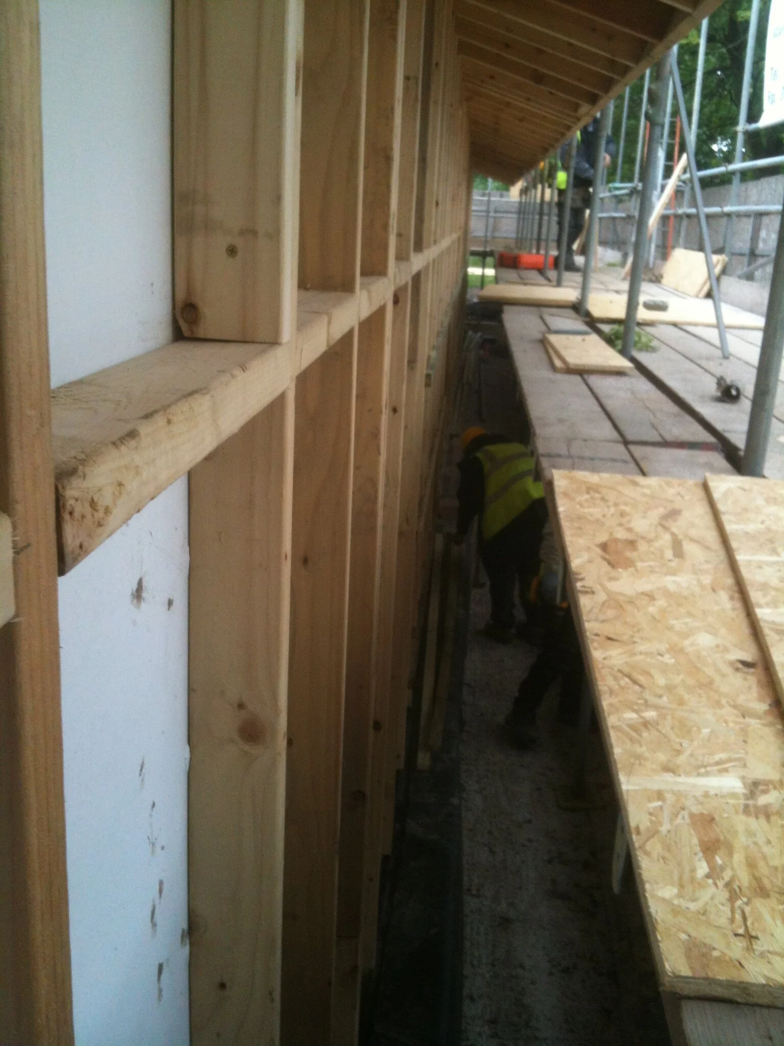 you can see here the magnesium silicate board internal shuttering, I will never use this again, it is not breathable, we had to remove it in the end to allow the hempcrete to dry