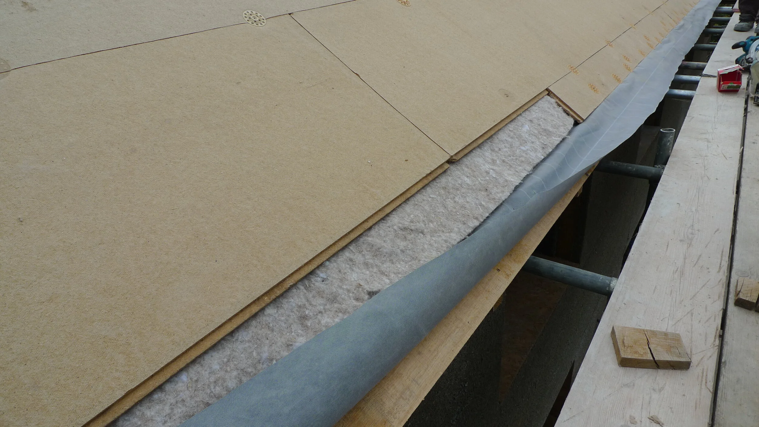 Note the oak board supporting the Breather membrane, this will be seen from beneath.