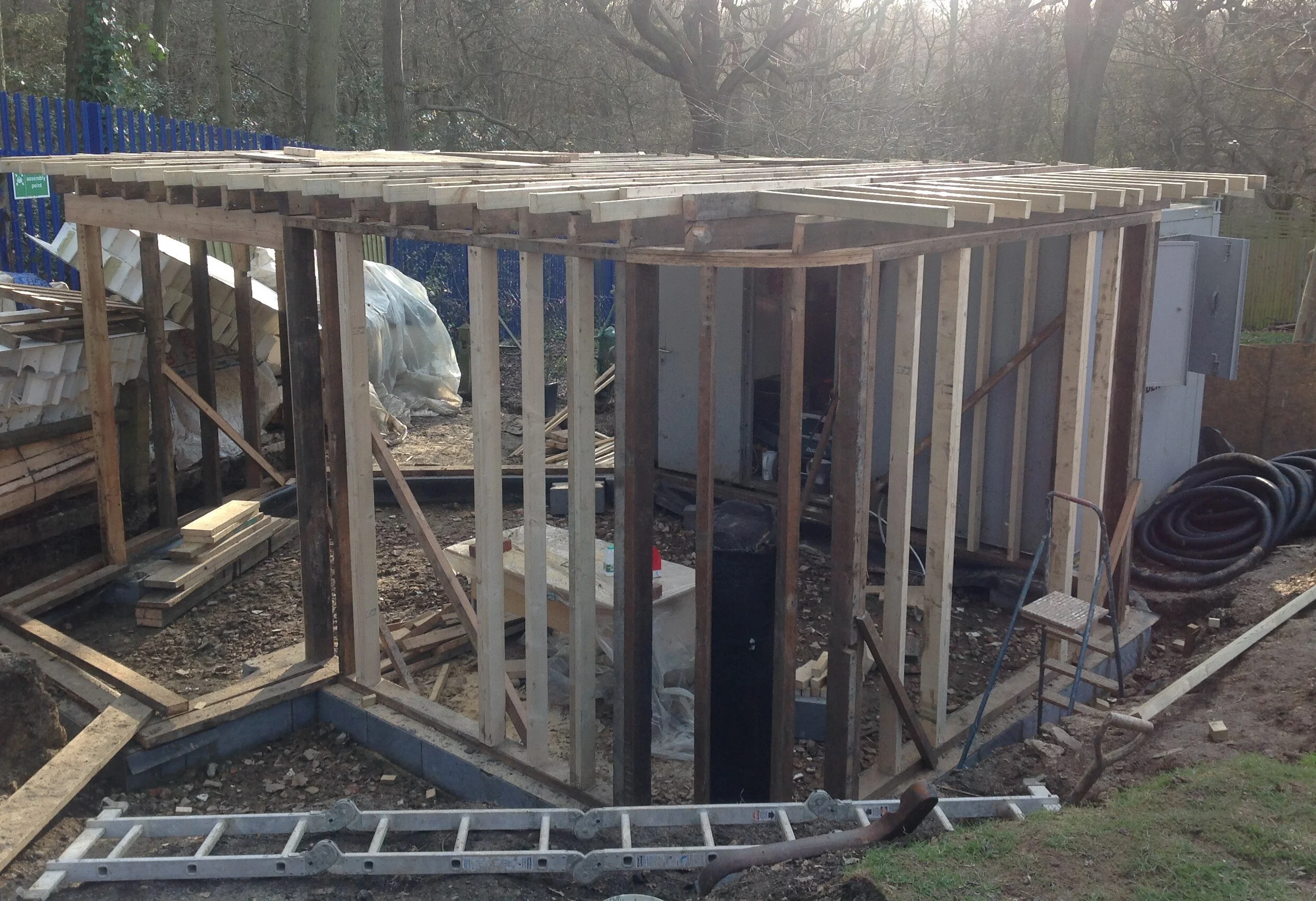 The fact that a lot of the timbers were different sizes doesn't really affect the hempcrete as it would do if it were being boarded.