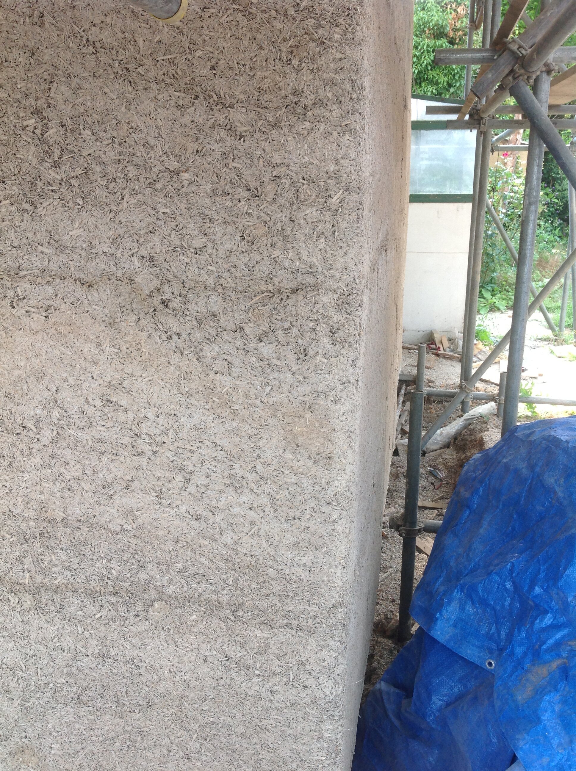 I curved the corners with a nail float before the hempcrete was fully hard.