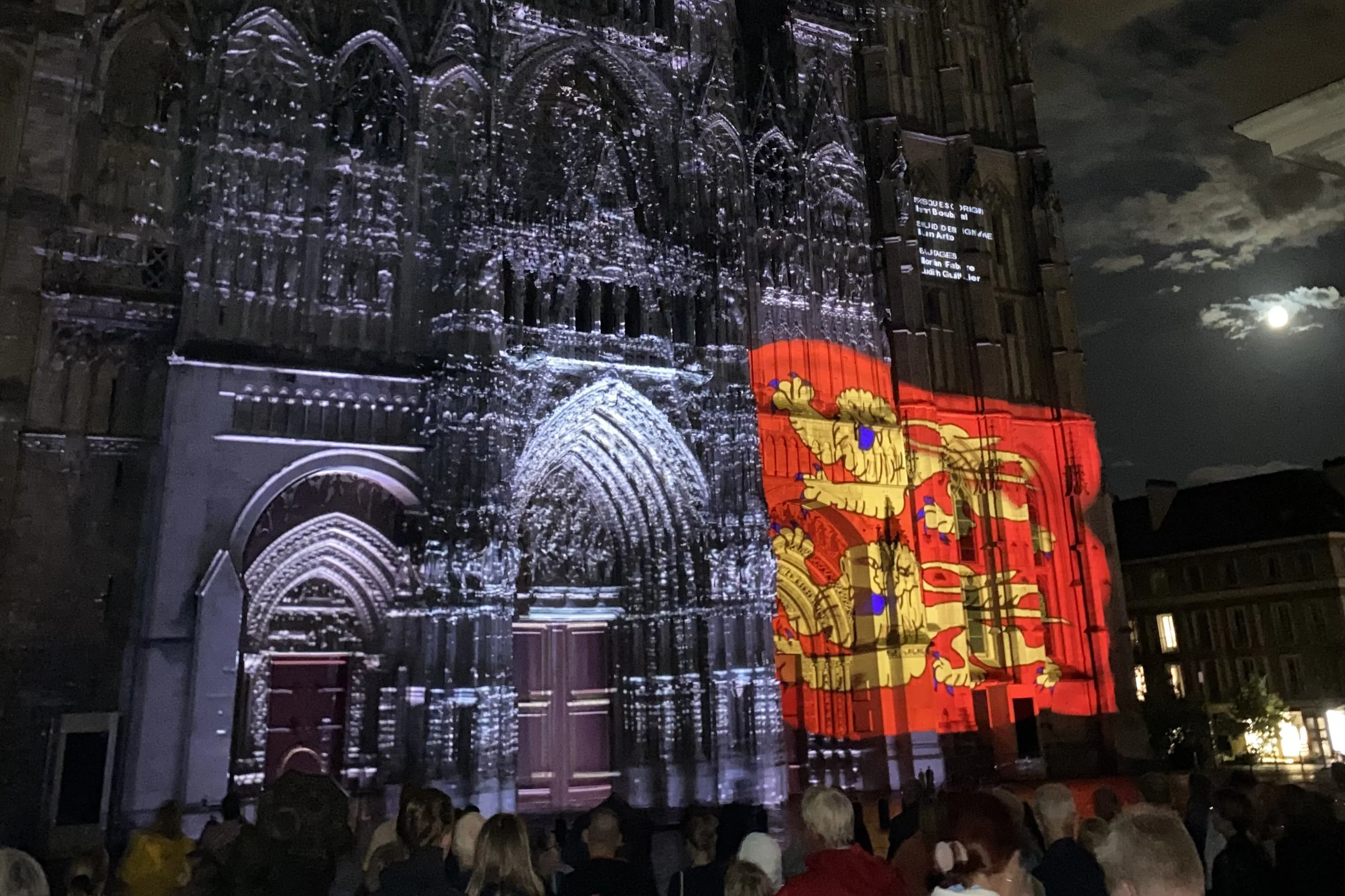Rouen Cathedral illuminated at the end of the 2022 light show, with the two golden lions of Normandy projected across its Gothic façade.