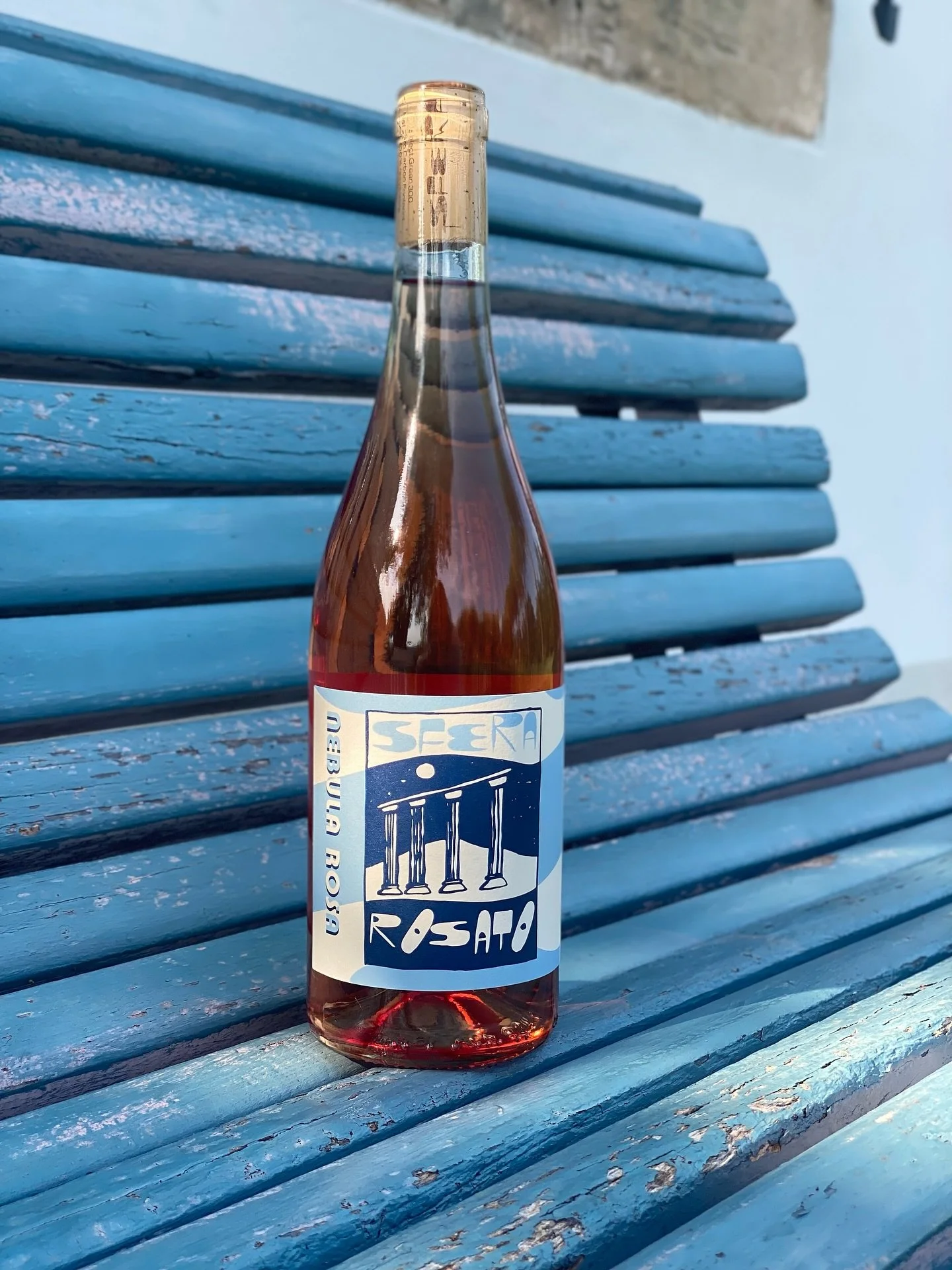 Wherever summer takes you, there&rsquo;s always room for a bottle of Sfera. Where would you open yours? 🚗🌅 

Ovunque porti l&rsquo;estate, c&rsquo;&egrave; spazio per una bottiglia di Sfera.

Tu dove lo stapperesti? 😍