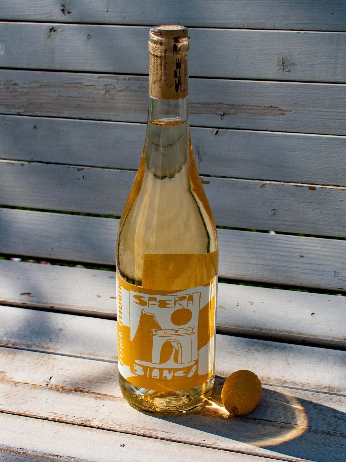 Taste the Region / Il Gusto del Territorio 💛
Sfera Bianco &ndash; I Clivi
A delicate journey through the hills of Friuli, where Ribolla Gialla reveals its fresh and floral soul.

Un viaggio delicato tra le colline del Friuli, dove la Ribolla Gialla 