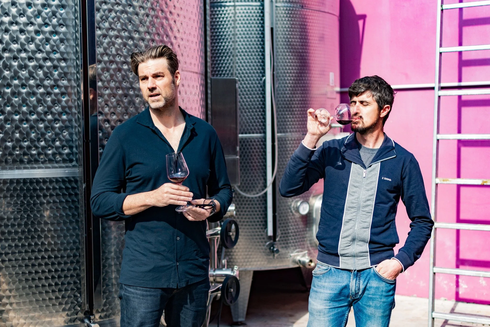 Sip, Discover, Repeat / Sorseggia, Scopri, Ripeti

Italy&rsquo;s beauty is in its variety. With Sfera, explore the authentic flavors of each region and enjoy a journey of taste without leaving your table.

La bellezza dell&rsquo;Italia sta nella sua 