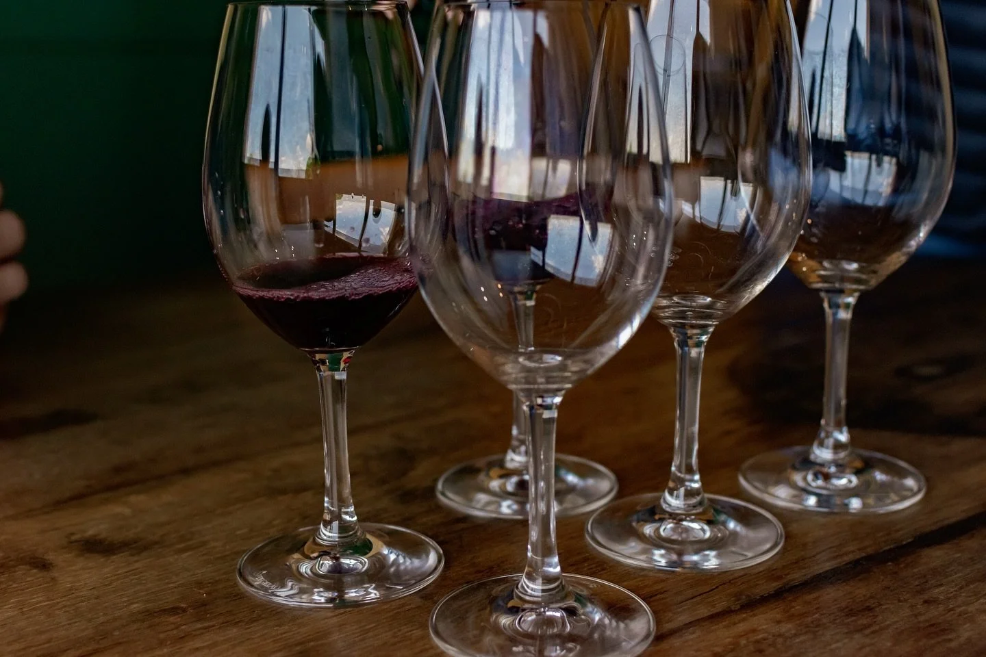 🍂 Autumn is the season when the earth rests.
The rhythm slows, the soil breathes, the vine prepares.
Every root is memory: wine is born here, where life becomes silent and deep.&mdash; 

L&rsquo;autunno &egrave; la stagione della terra che riposa.
I