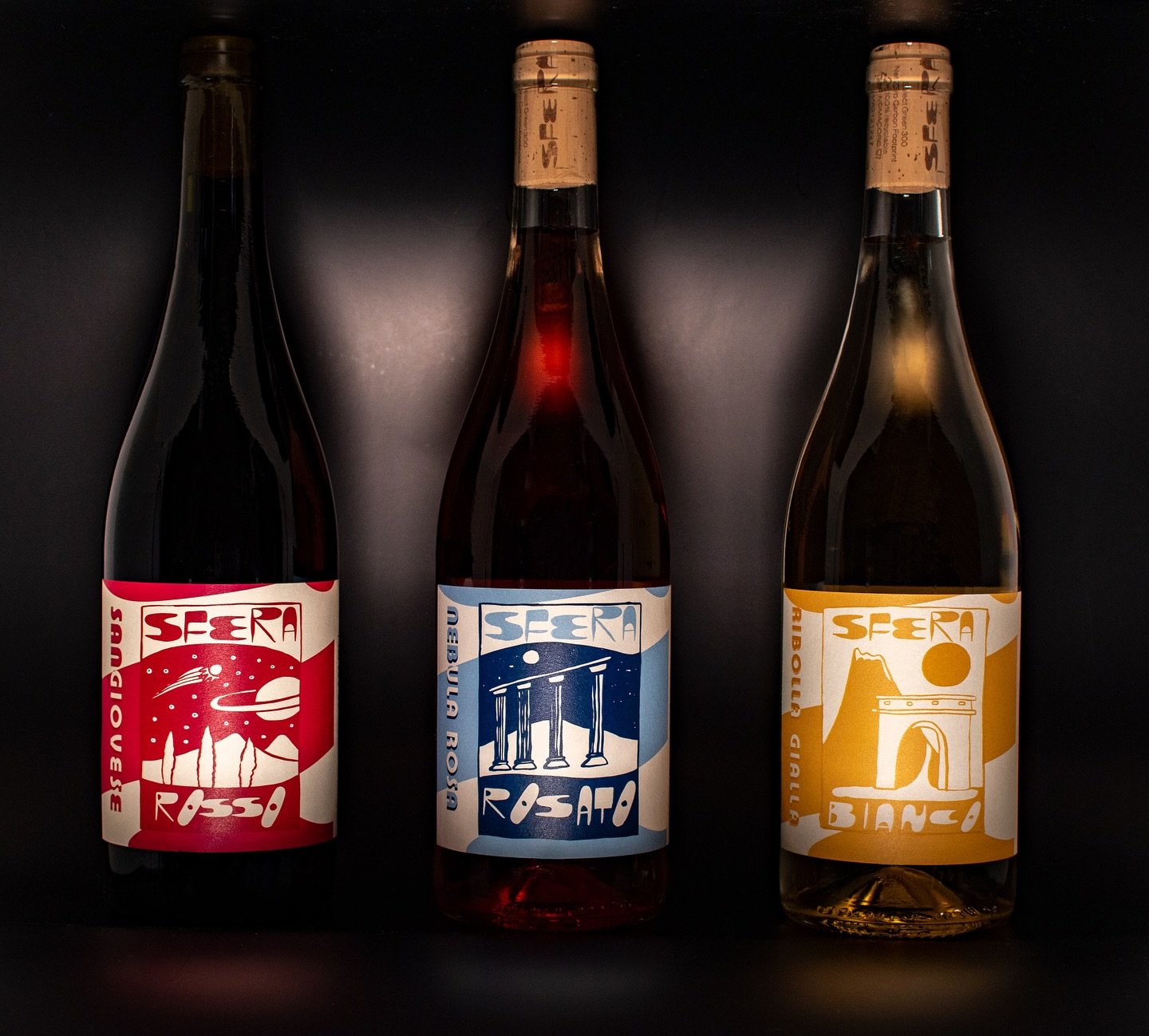 In winter, every toast becomes more than a gesture &mdash; it becomes a small ritual.
A way to pause the day, to acknowledge presence, to recognize the warmth of being together.
Wine holds the power to transform a simple moment into something remembe