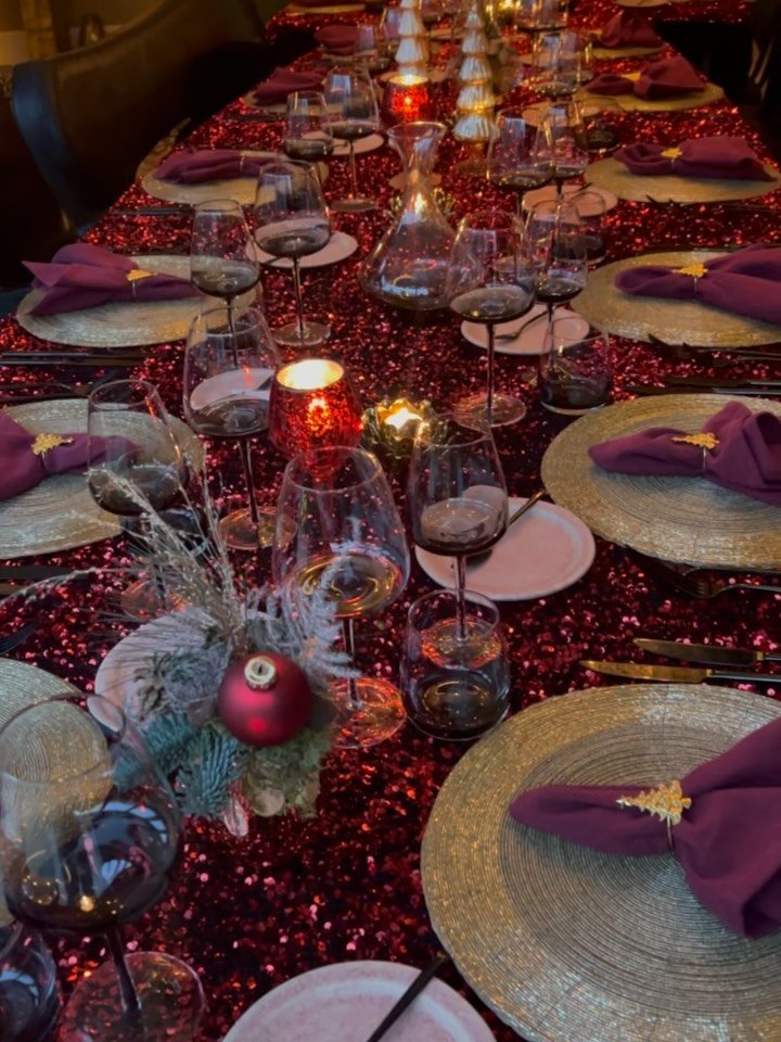 It&rsquo;s been a crazy couple of weeks. I got to set so many dinner tables for a variety of special moments (slide to see a few favs), but at the same time I&rsquo;m moving my house and office to Dordrecht. We painted the whole house, put in a new f