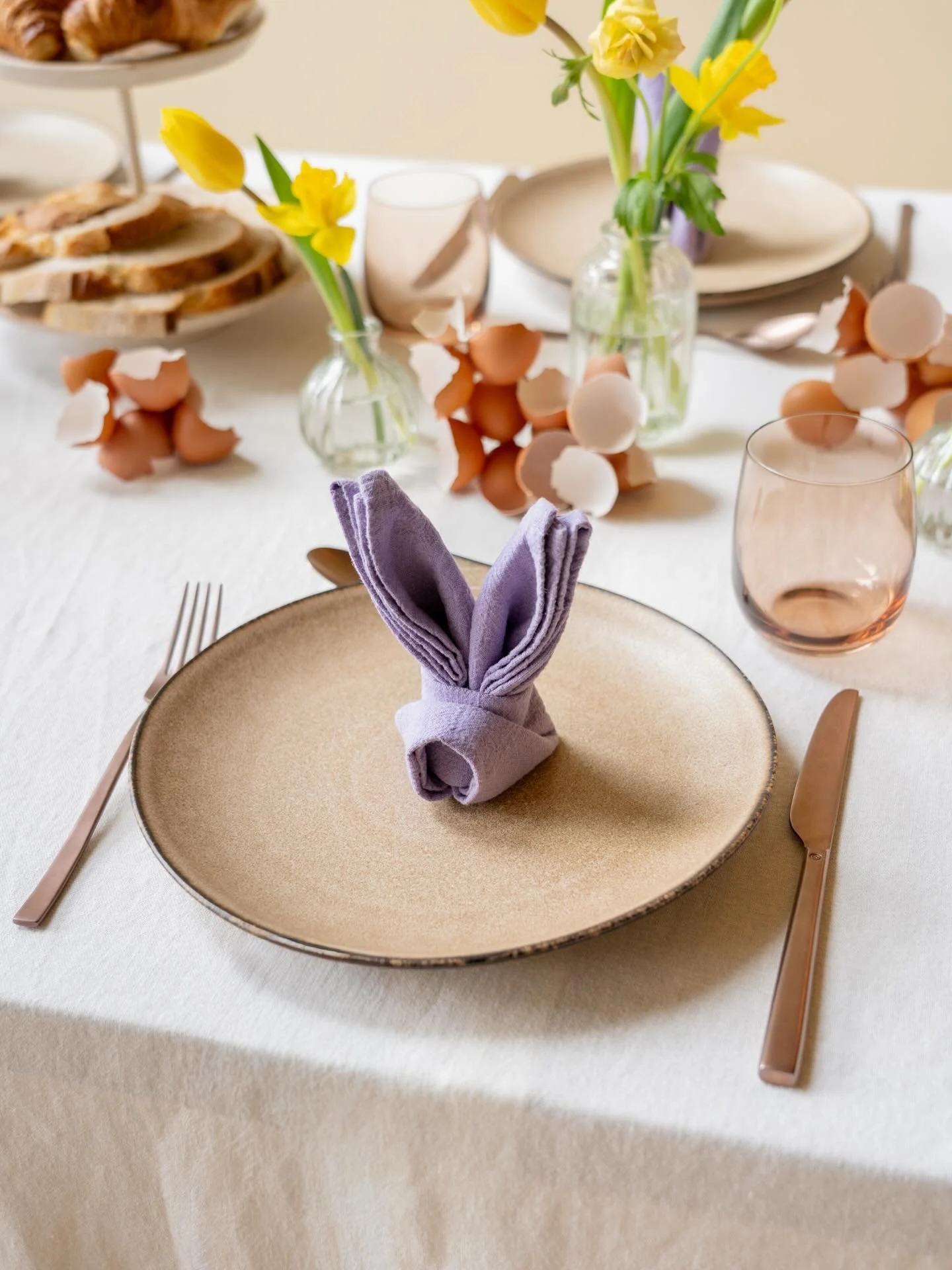 Blame it on my birthday! Gisteren werd ik 38, wat al een feestje verdiende, maar samen met een housewarming werd het absoluut &lsquo;one to remember&rsquo; ✨🪩🍾 Een huis en terras vol vrienden, verse pizza&rsquo;s, goede wijn, glitters, een knalroze