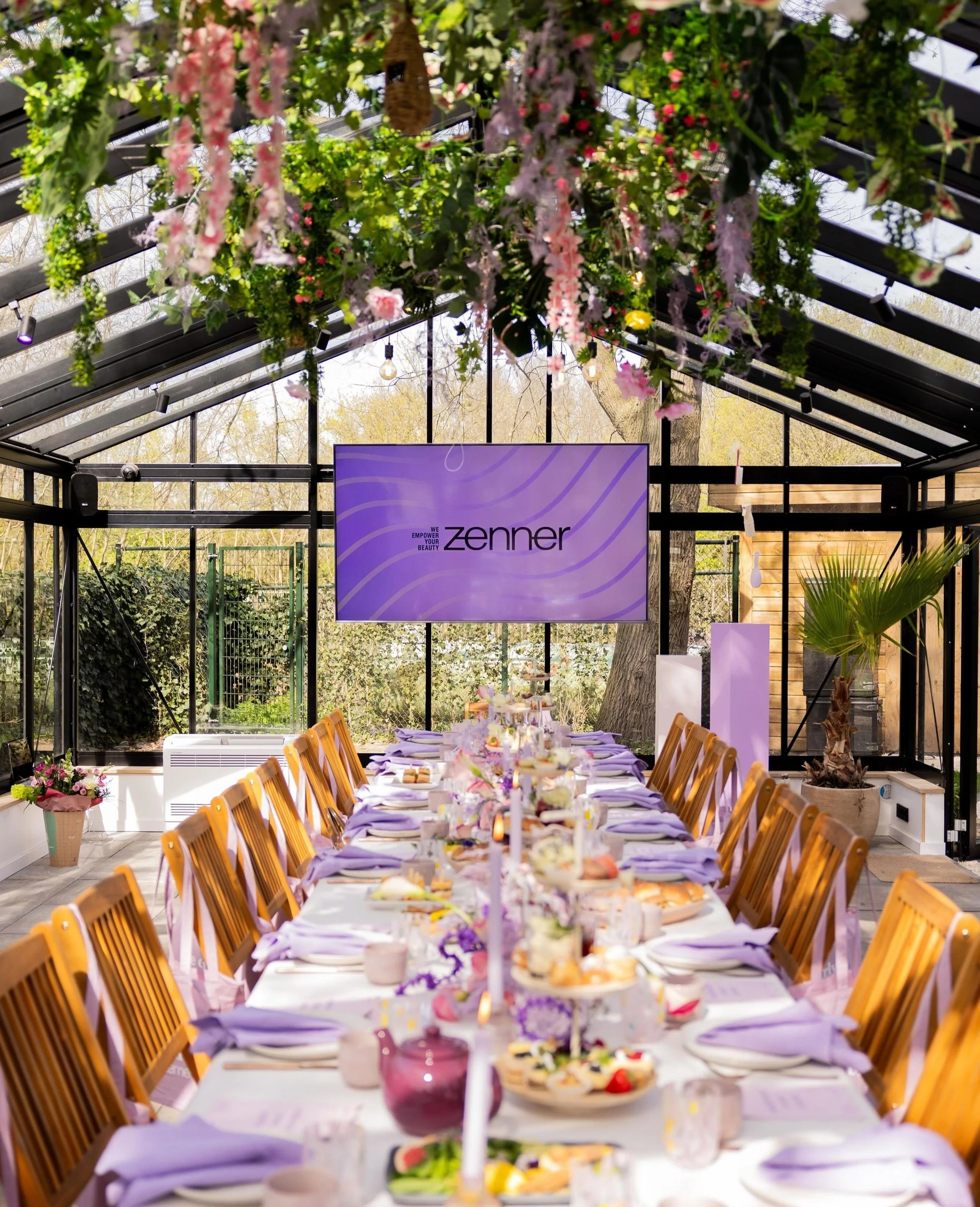 A high tea in a green house full of sunshine, colour, flowers and some gorgeous curly girls. So fun to style this event. 💜🌸

Event: @zenner.nl 
Foto&rsquo;s: @bydamonrigter 

#hightea #tafelstyling #curlygirls #eventstyling #prevent