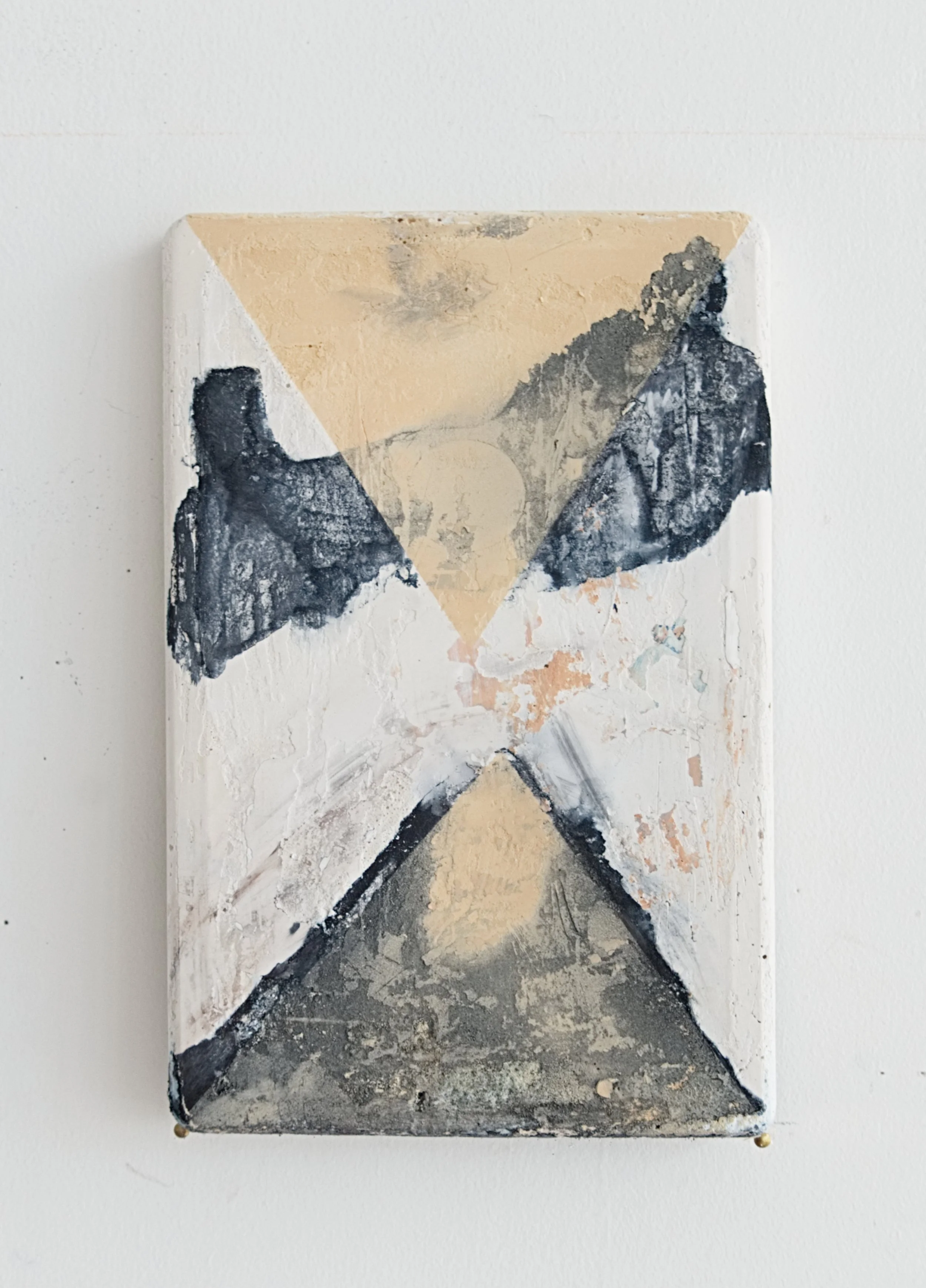 Allison Blumenthal , Plaster form (peach black) , 2019, plaster, acrylic paint, wire, 26 x 20 x 2cm