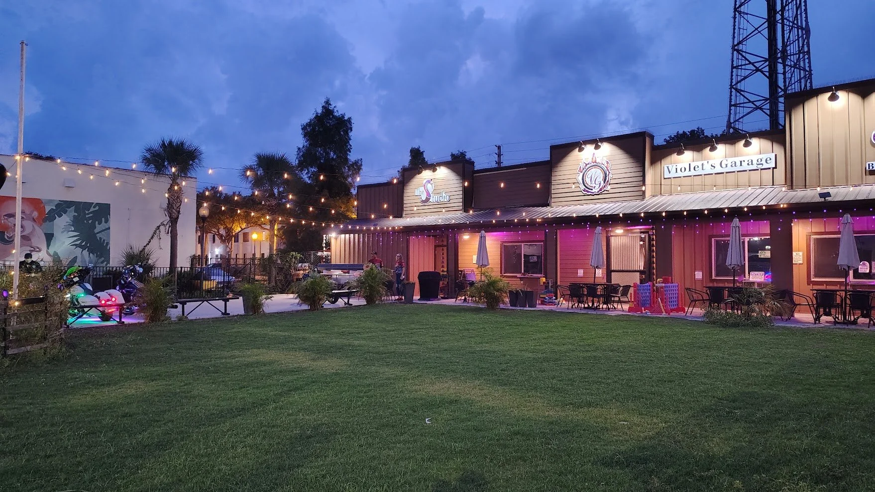 Spaces, Food & Beverage at Violet's Garage 