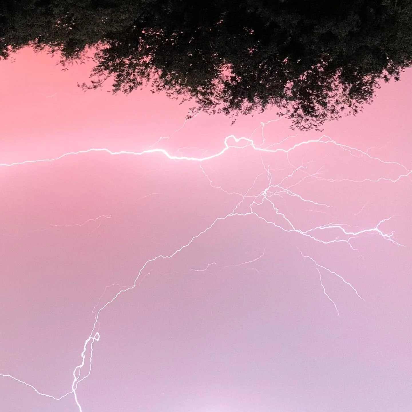 Electric Feel 💗⚡️ 

#lightning #sunset #storm #hearts #electricheart