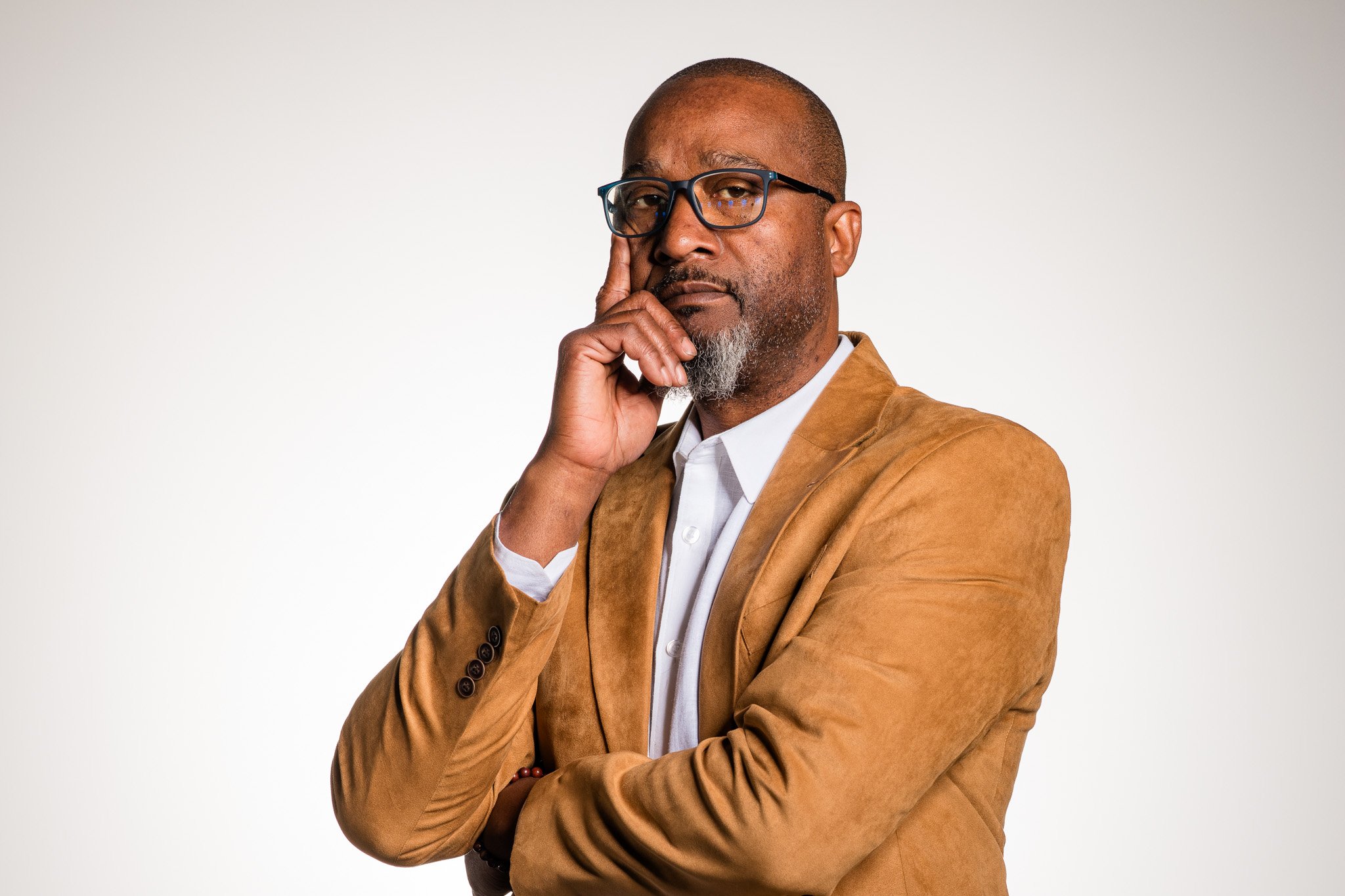 How to choose a headshot photographer