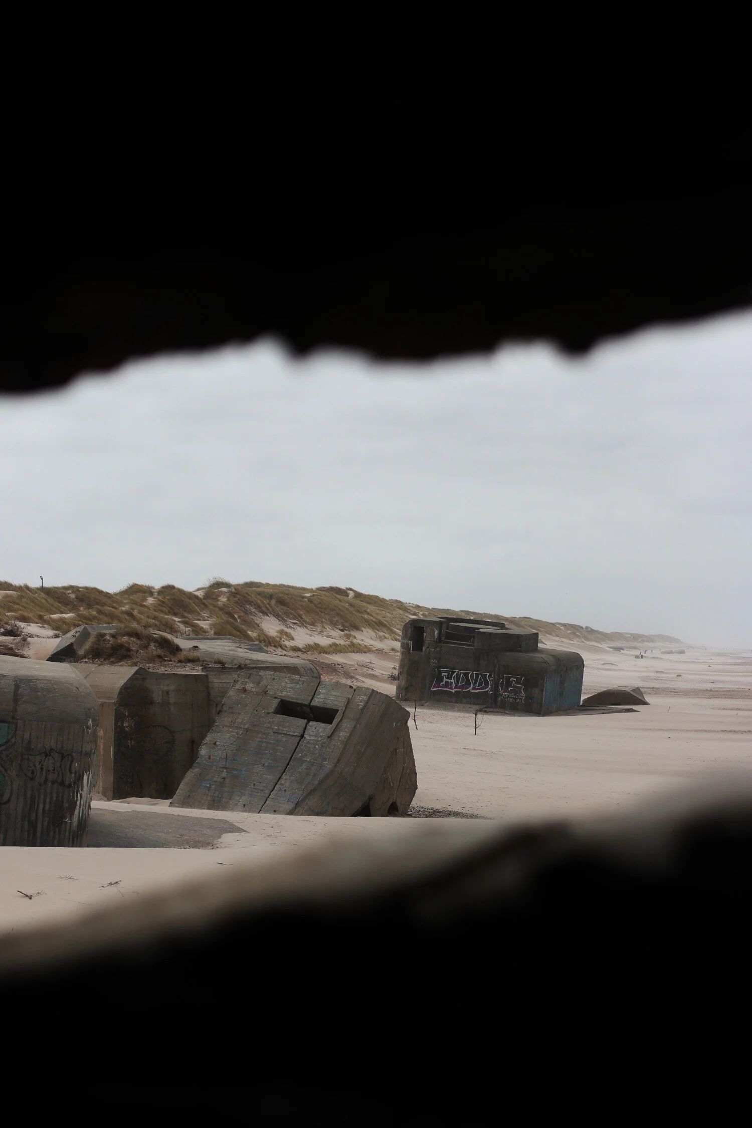 Dieses Foto zeigt einen Blick auf die Bunker an der Küste in Dänemark.