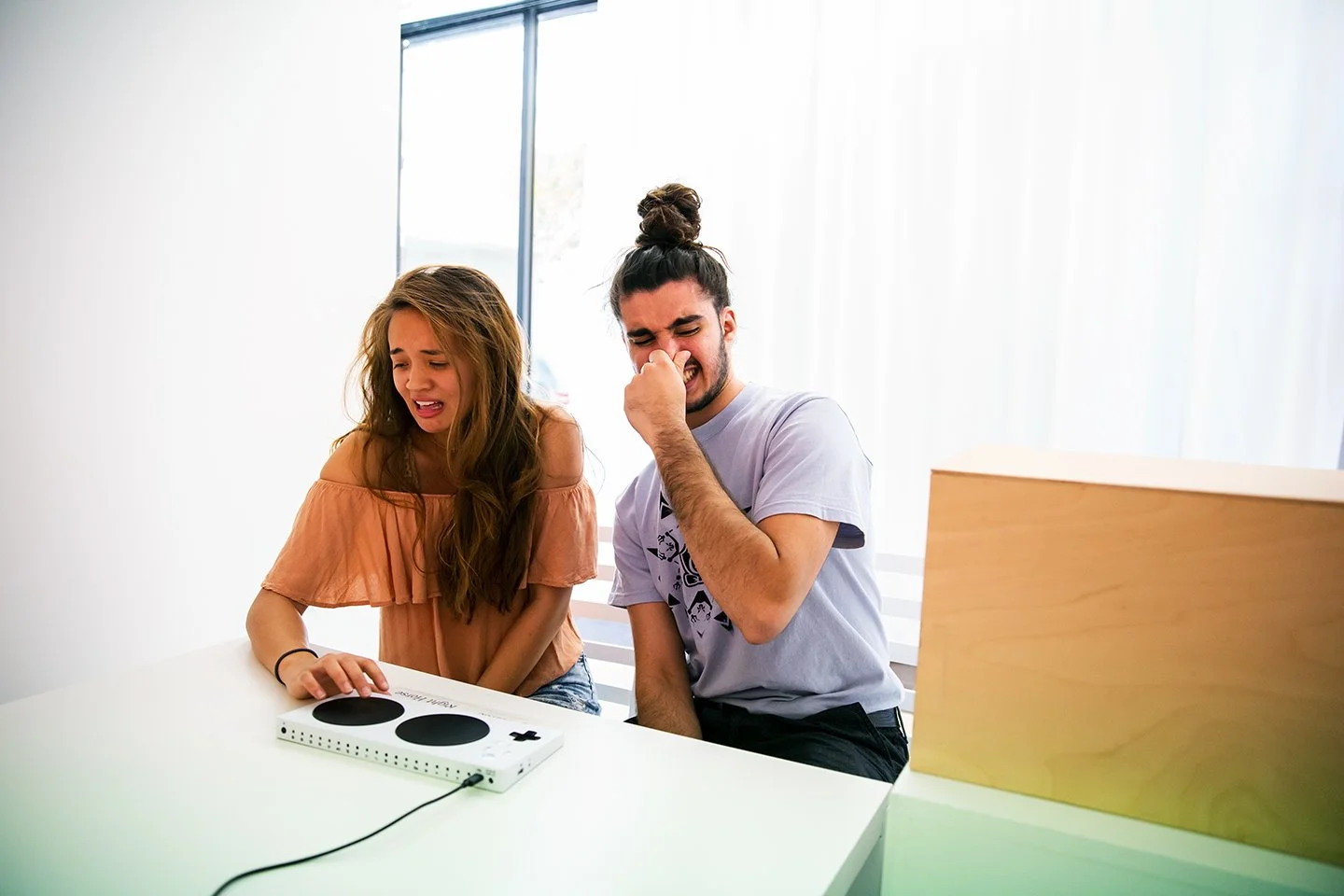 "SUGAR”
Date: 2009
Artists: Heather Kelley, Leonie Smelt, Mitch Heinrich, Damien Di Fede, and Anna Zajaczkowski
Medium: Action Olofactorizer (a hardware/software/chemical system for scent delivery), custom software, computer, screen or projector, gam