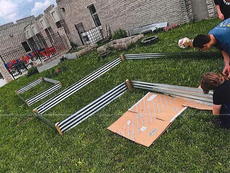  Assembling the garden bed walls. 