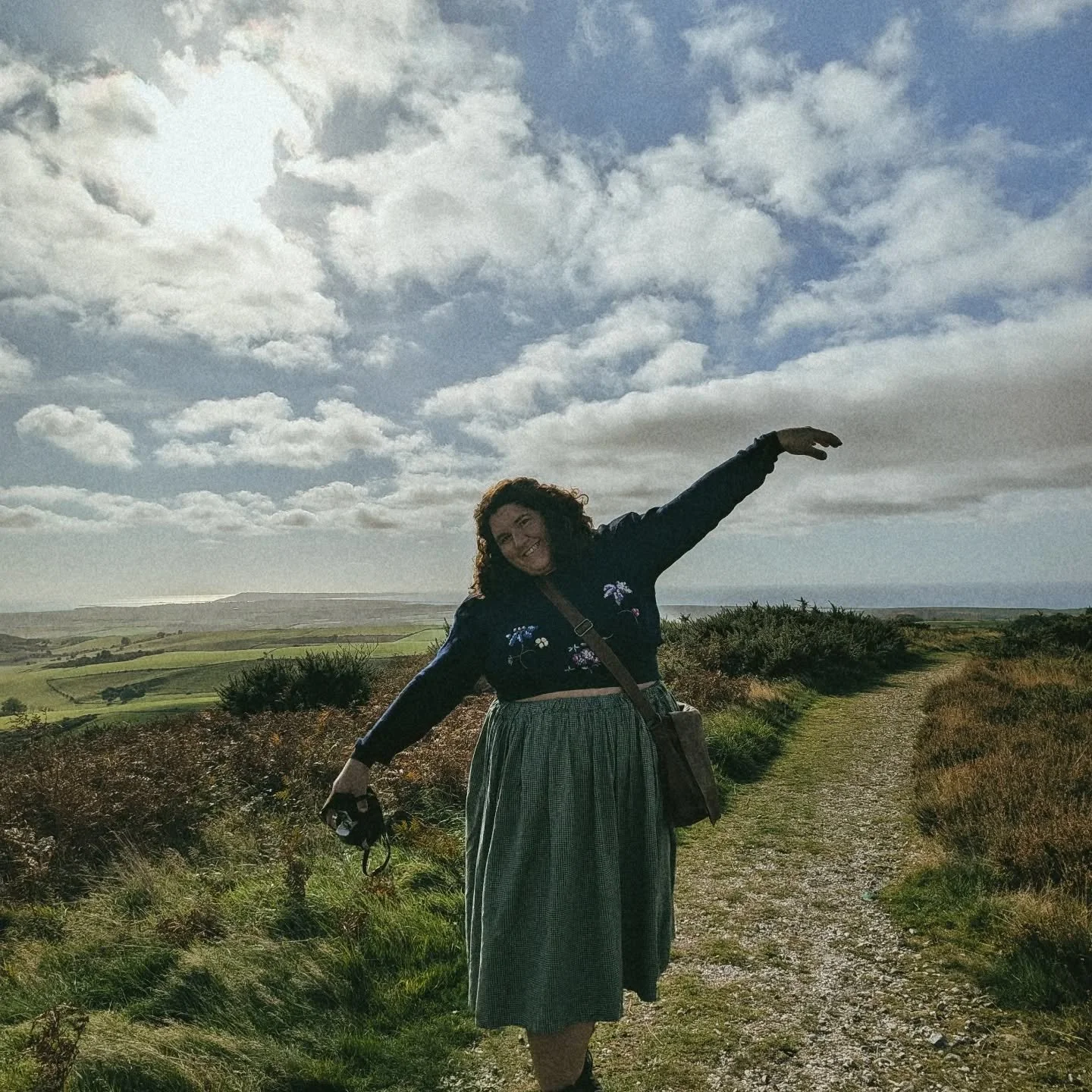 ✨ BRITISH GLIMMERS ✨ 

1. At the top of a hill

2. Yummy brekkie

3. New friendlies with roses

4. Speaking outfit looking cute

5. Aroha being cute

6. Selfies in unexpected places

7. Getting ready for my talk!!!

8. Selfies during my talk

9. Givi