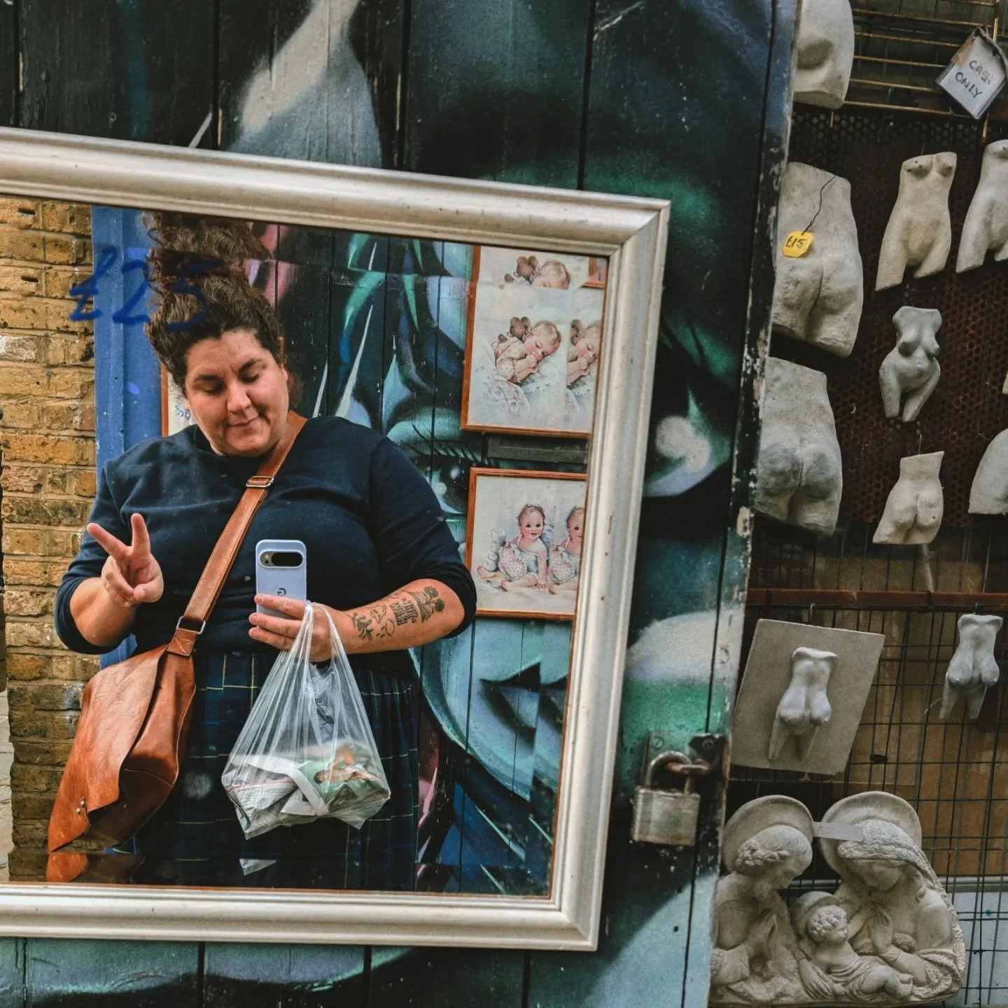 When you wander, you find wonder.
Images from my morning walkabout to the flower market.