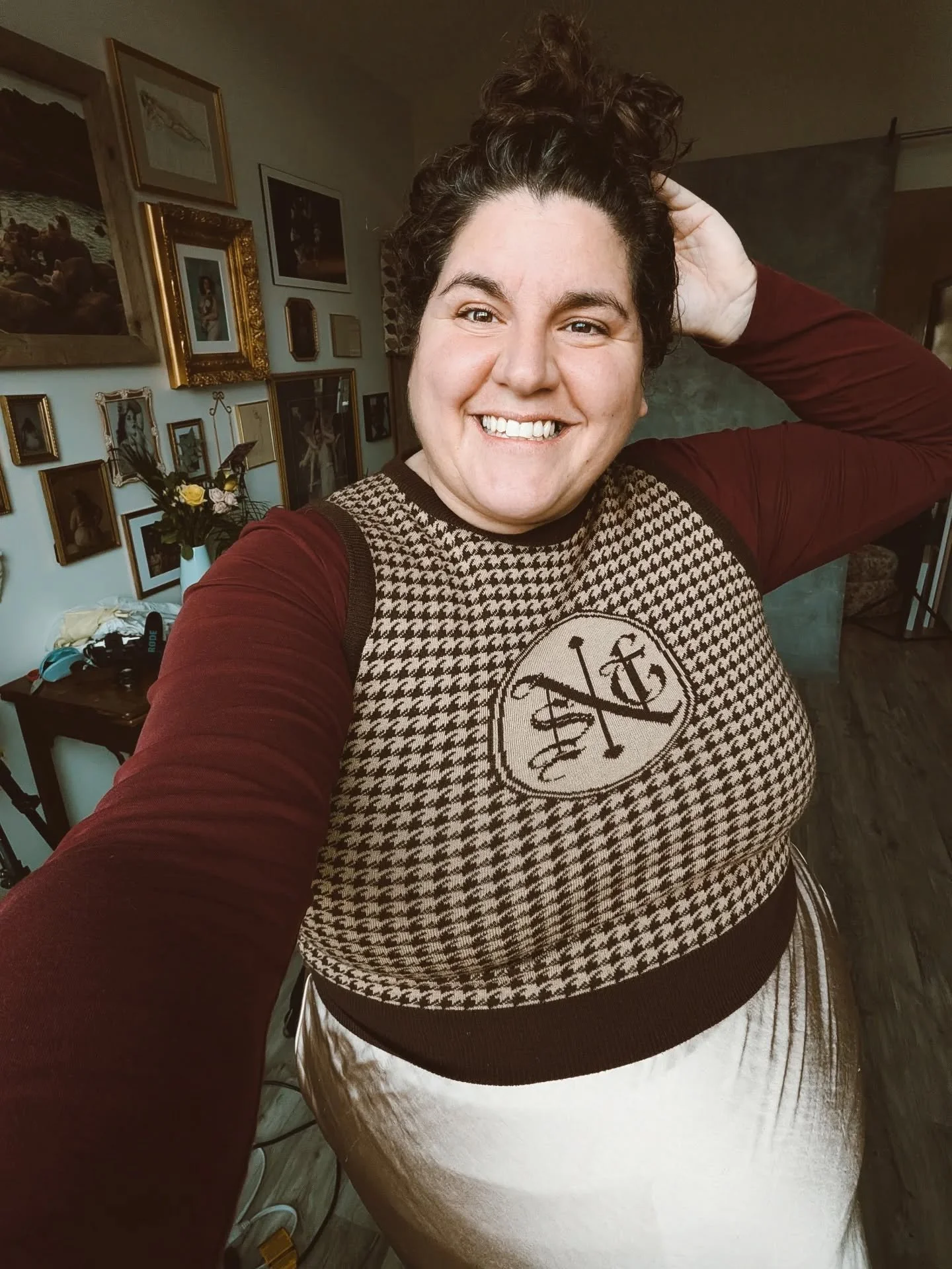 ✨ WEEKLY GLIMMERS ✨ 

1. Work from home outfit

2. Dreaming &amp; scheming

3. Back on my walkabout schedule (cat hair don't care)

4. Back to self portys

5. Sunsets

6. Snowfall

7. Photoshoot with @bambi_blondeout 

8. Photoshoot with Kitten

9. S