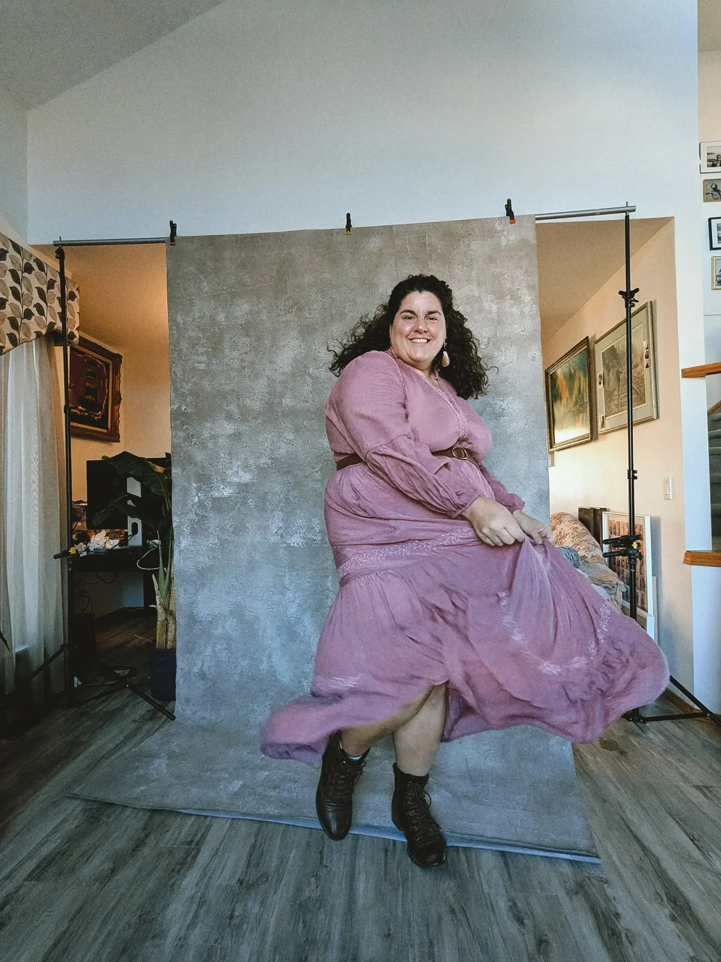 ✨ WEEKLY GLIMMERS ✨ 

1. Feeling pretty in pink 

2. I made banana bread

3. Back to B-School with @marieforleo 

4. Beautiful light

5. My loves loving on each other

6. Getting used to wearing tights and feeling cute

7. Fun embroidery at @shopmake