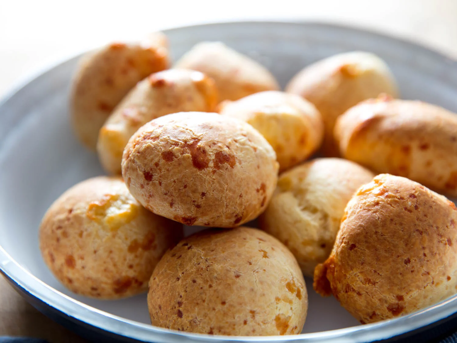 Cuñapes/Pão de Queijo (South American Cheesy Bread)
