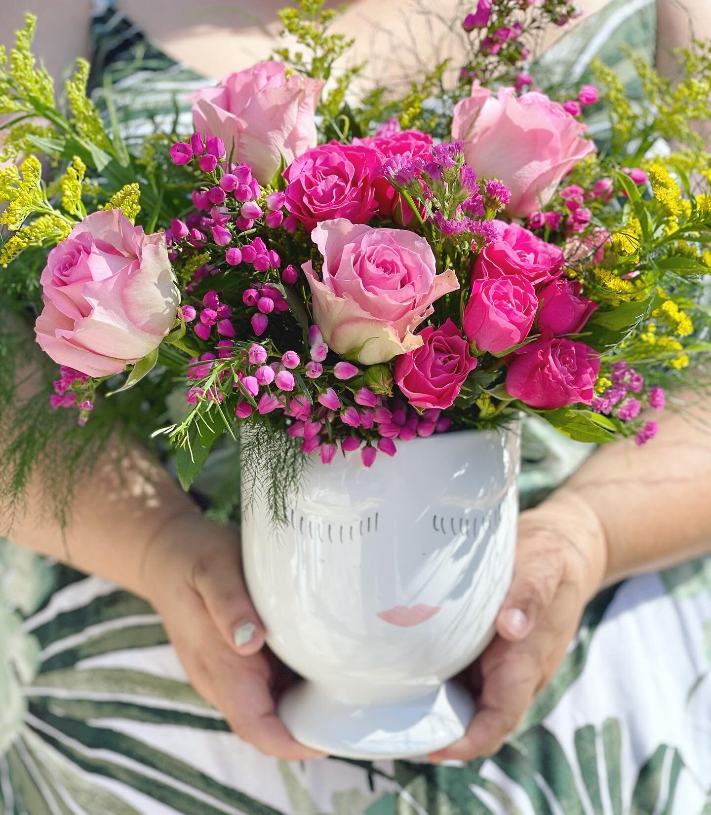 One day a year is never enough to celebrate the moms in our lives &mdash; whether it&rsquo;s the one who raised you or the one you chose to be part of your life. The least we can do is give them beautiful flowers! 💐 Stop by @trompeaubakery this Satu