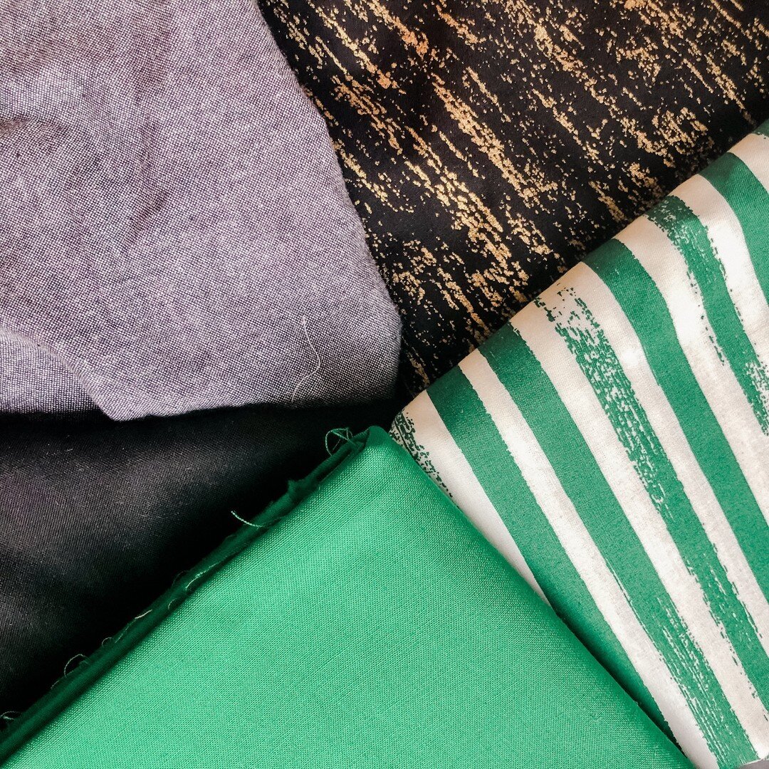 If you&rsquo;ve been around a while you know I love green and black.  Here is a sneak peak at some of the fabrics of the Vintage Remix Collection.  Don&rsquo;t worry there are a few other colors mixed in. ⠀⠀⠀⠀⠀⠀⠀⠀⠀
⠀⠀⠀⠀⠀⠀⠀⠀⠀
Some of the items will be