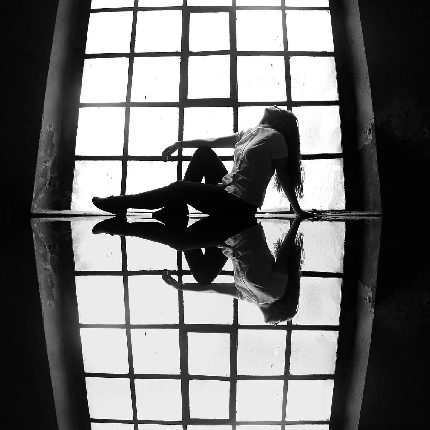 Throwback to this shot in the abandoned spa in Germany. @oiamandina Oh how I miss photographing you 
.
.
.

#Model #Modeldiscovery #Photography #Vsco #Photographer #Nuremberg #Germany #Canon #Photoshoot #Capture #Portrait #Beauty #Style #Edgy #Lights